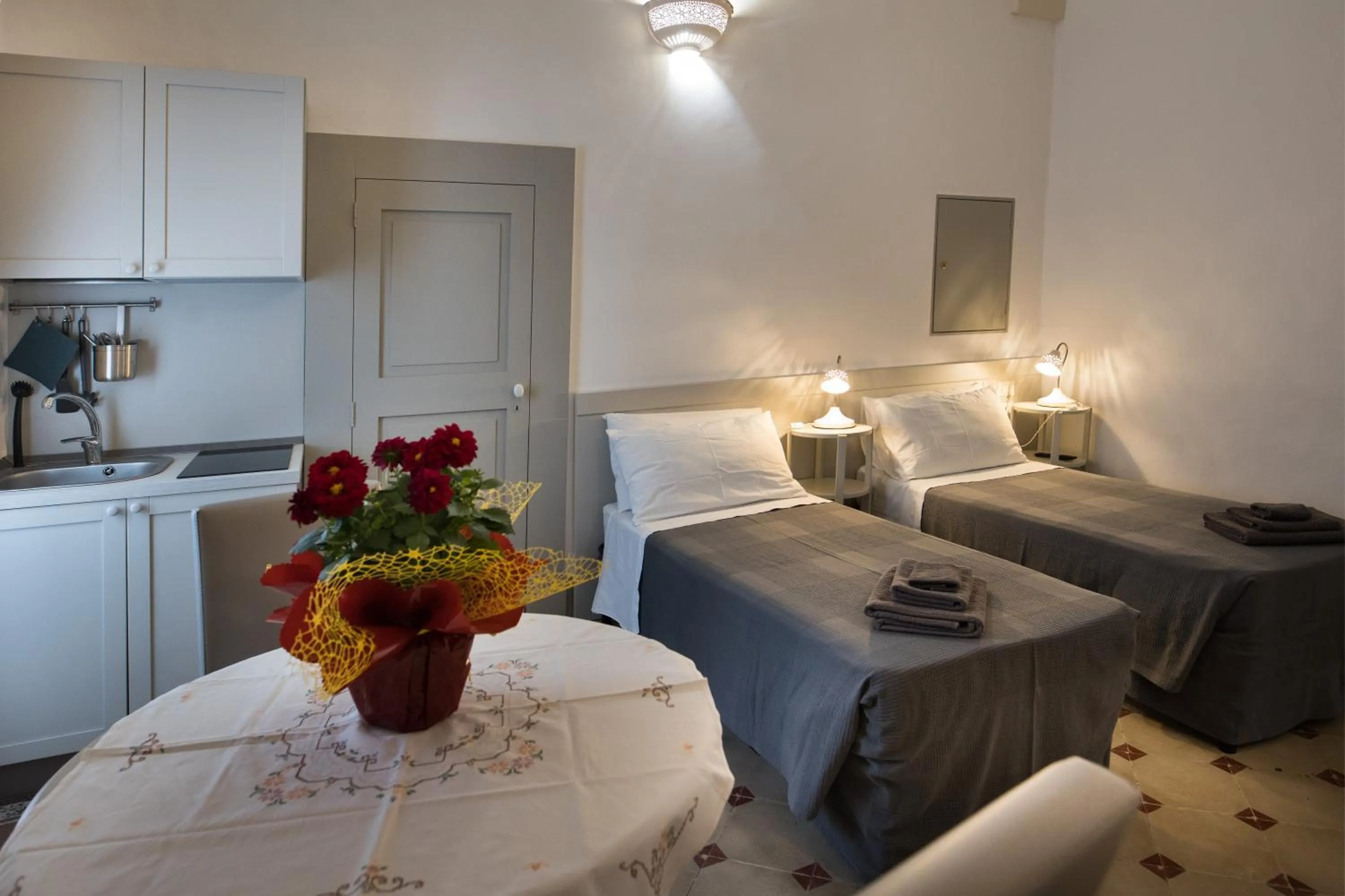 Kitchen or kitchenette in Le Finestre Su Porta Carrese - Luxury Rooms