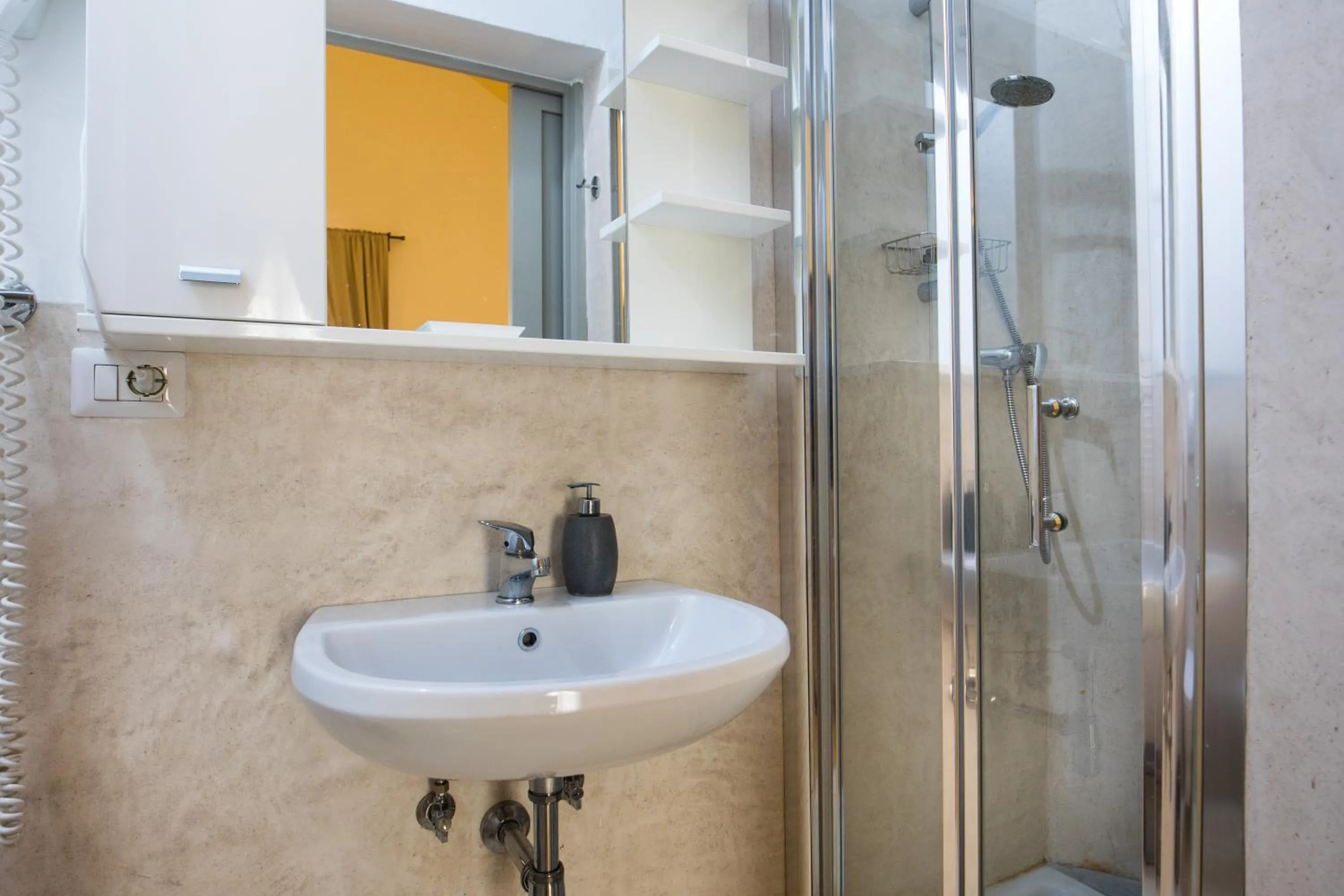 Bathroom in Le Finestre Su Porta Carrese - Luxury Rooms