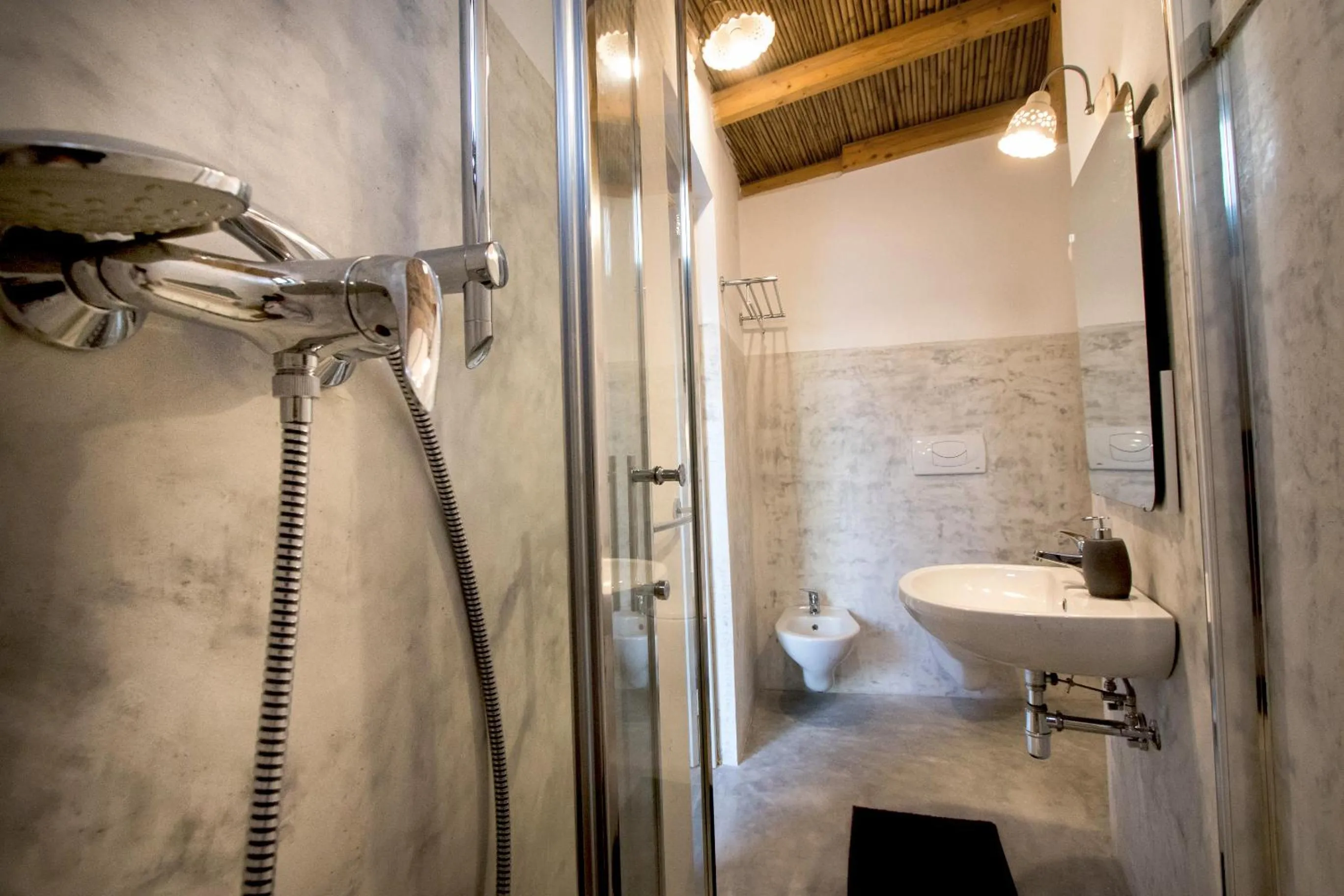Bathroom in Le Finestre Su Porta Carrese - Luxury Rooms