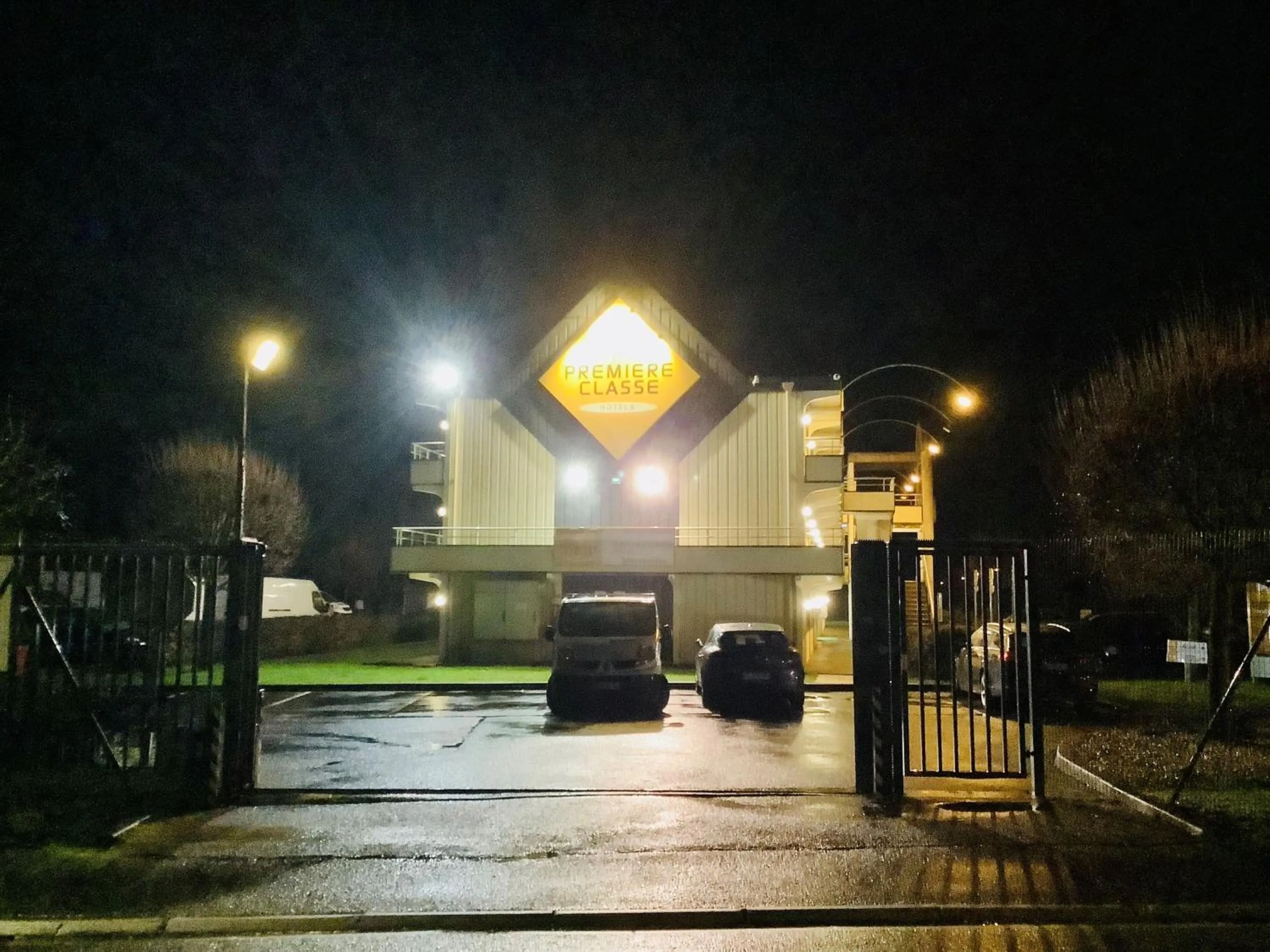 Facade/entrance in Première Classe Chateauroux - Saint Maur