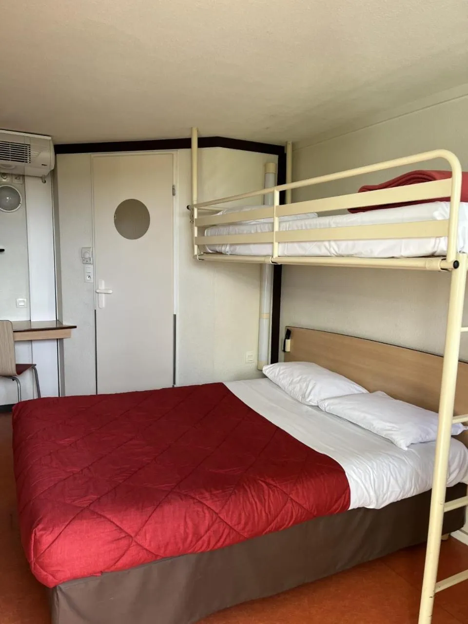 Bedroom, Bed in Première Classe Chateauroux - Saint Maur