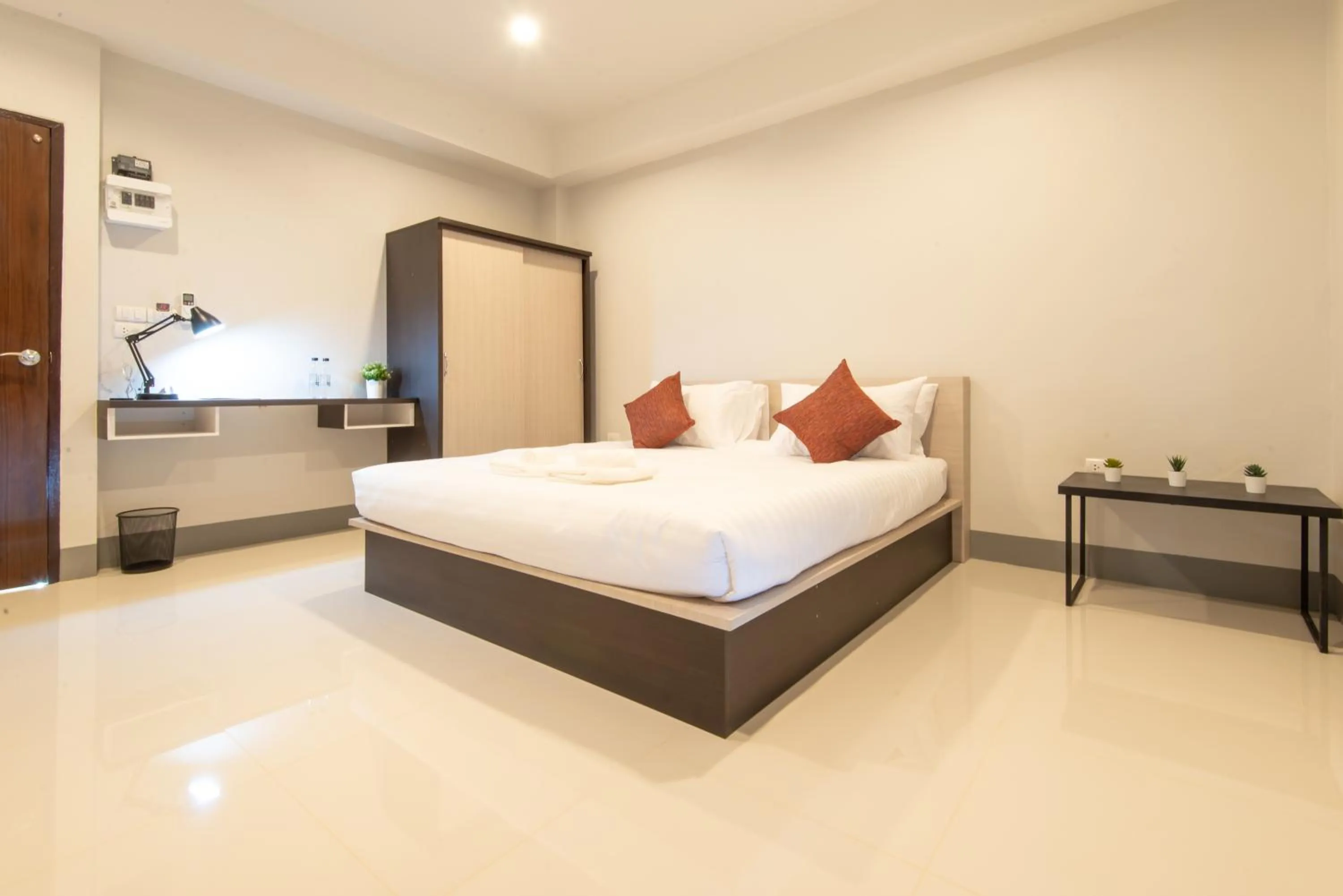 Photo of the whole room, Bed in J2 Residence Chiang Rai
