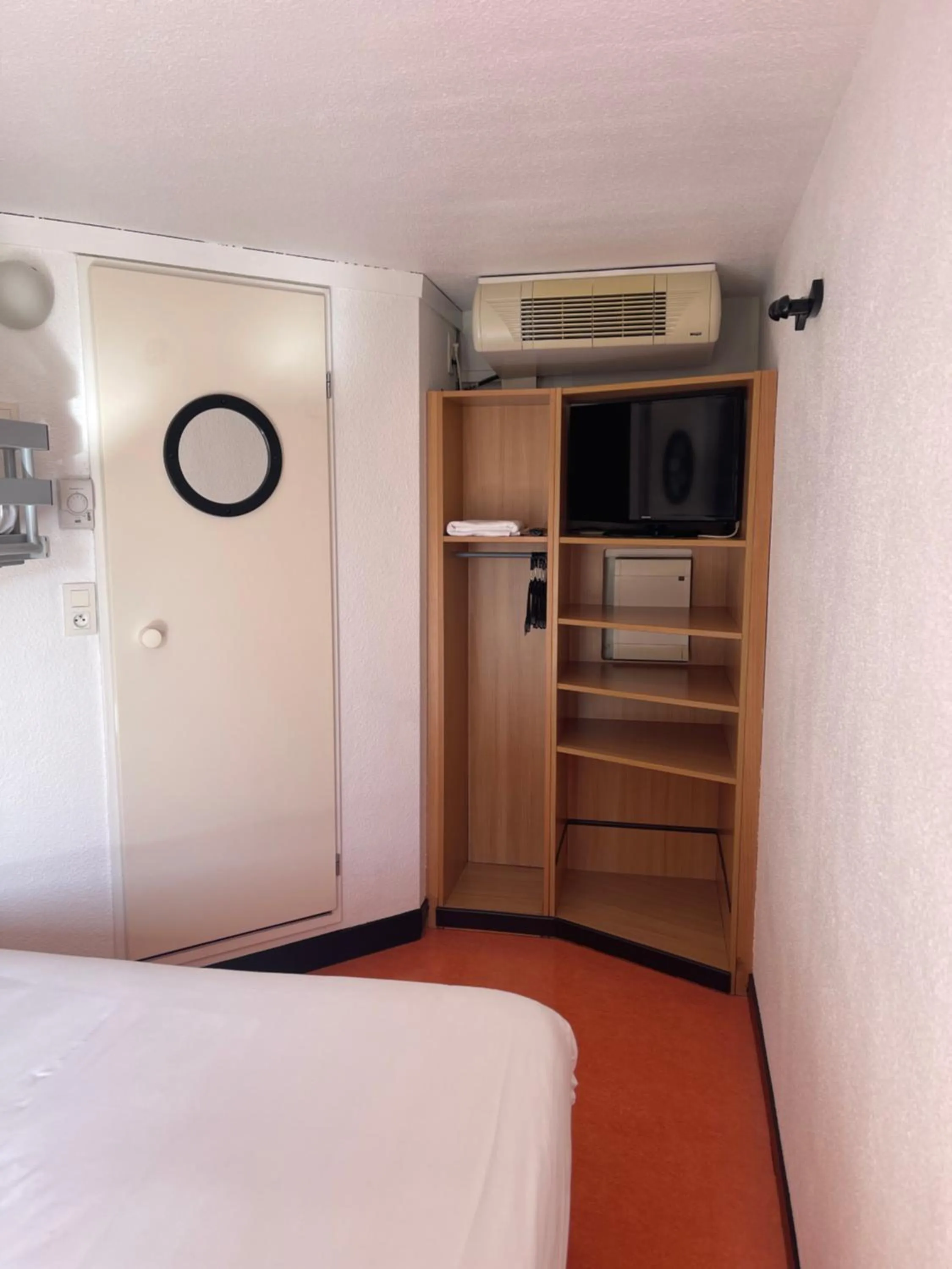 Bedroom, Bed in Premiere Classe Amiens Est - Glisy