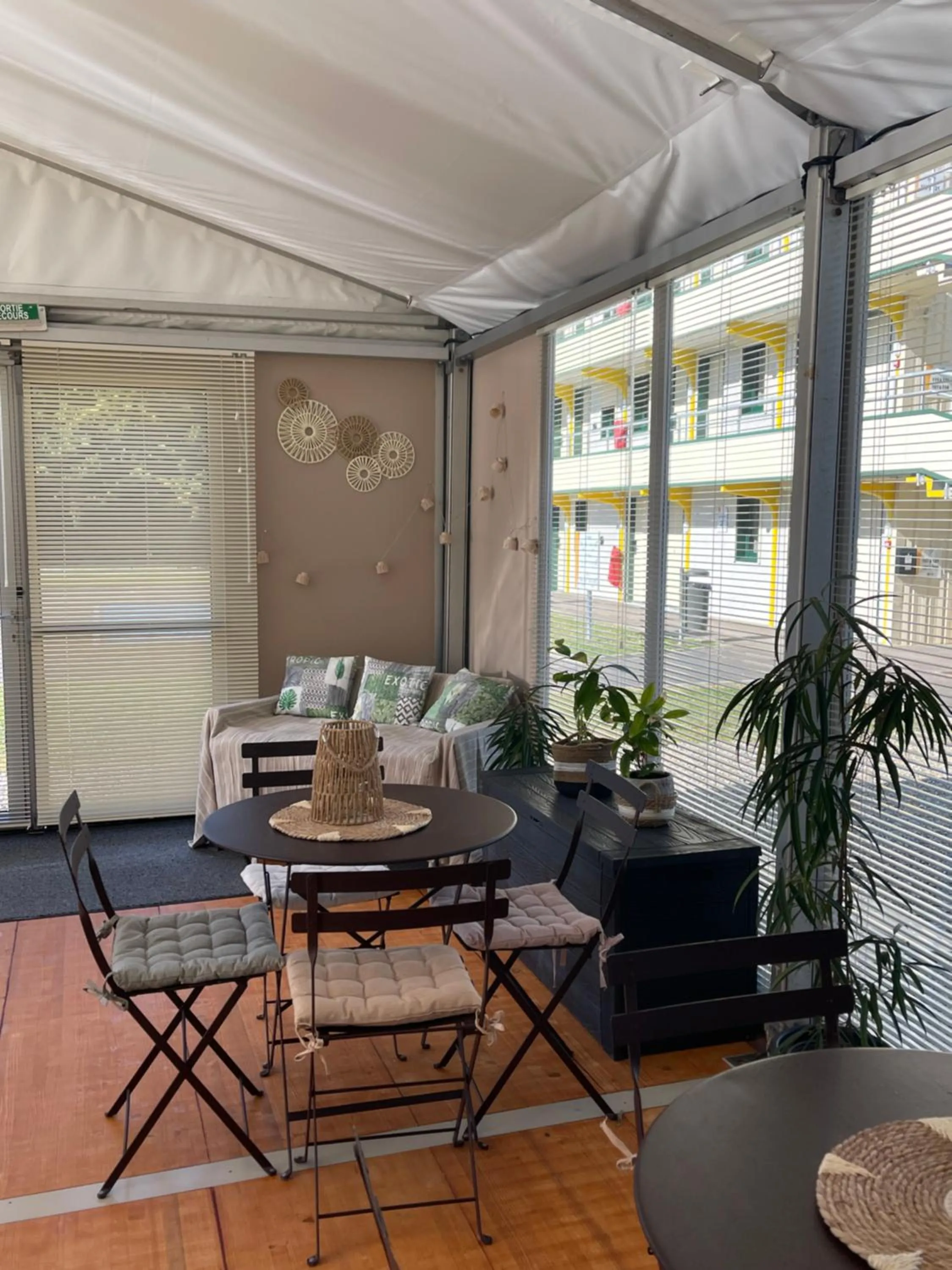 Patio in Premiere Classe Amiens Est - Glisy