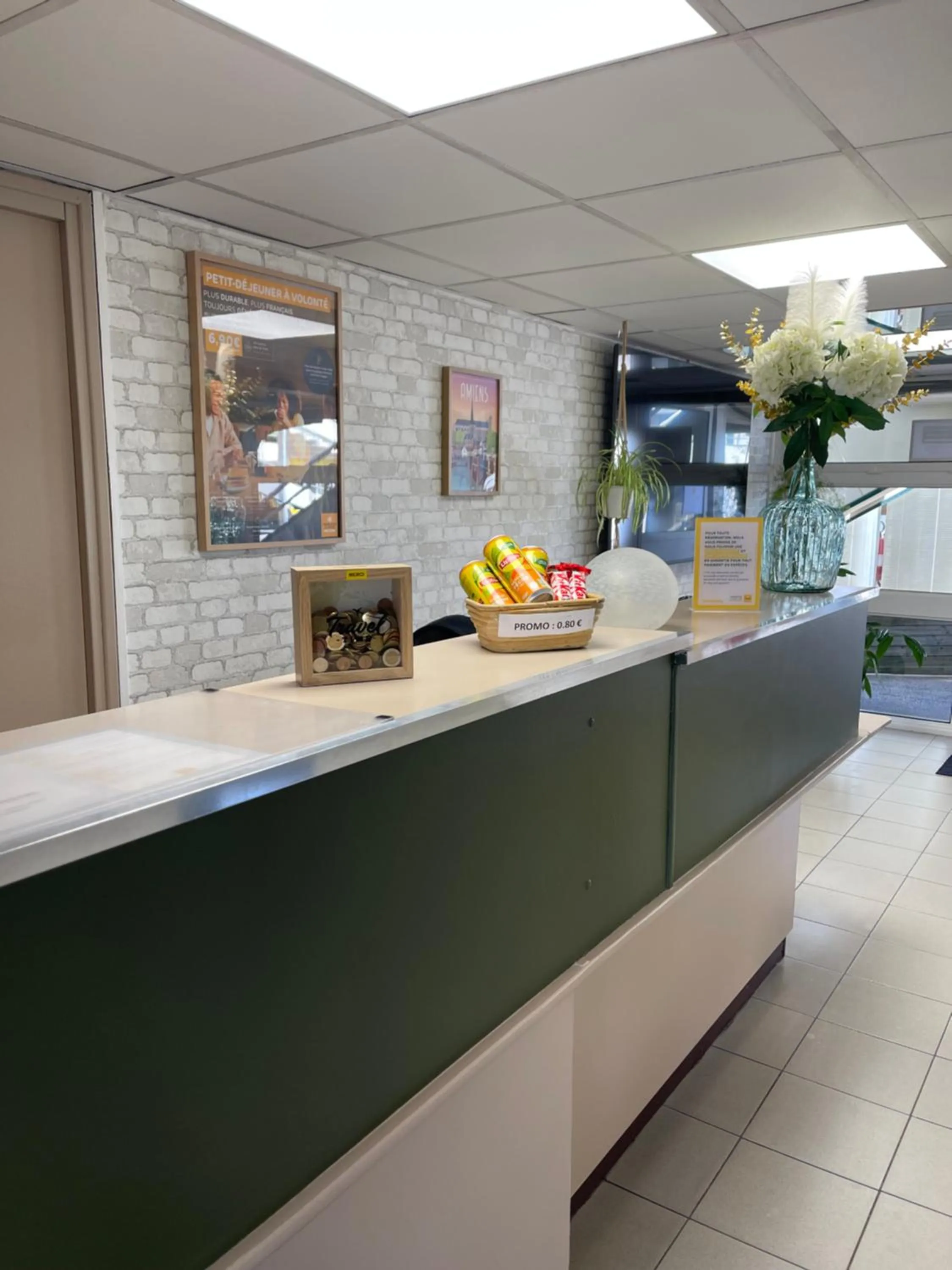 Lobby or reception in Premiere Classe Amiens Est - Glisy