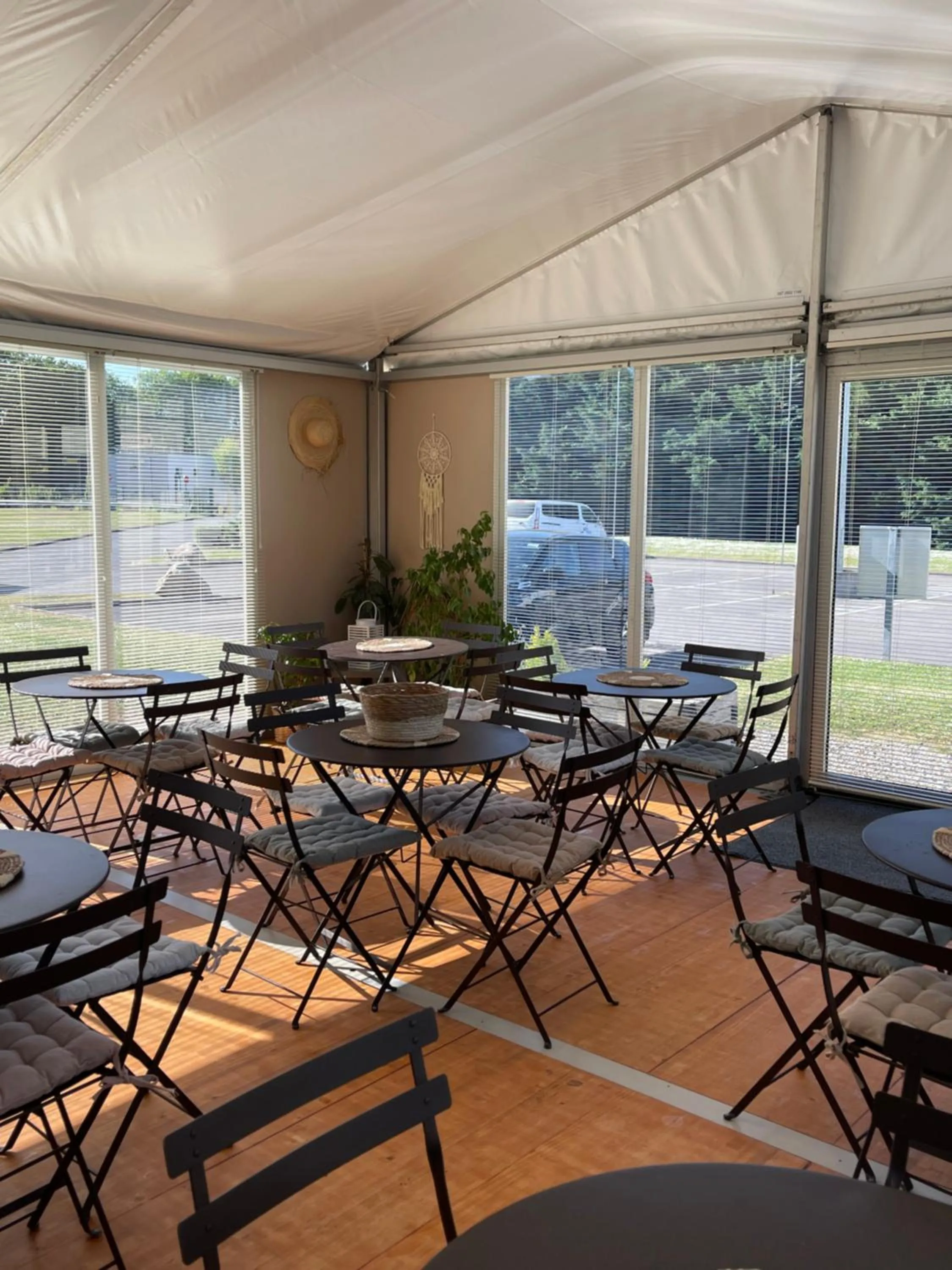 Patio in Premiere Classe Amiens Est - Glisy