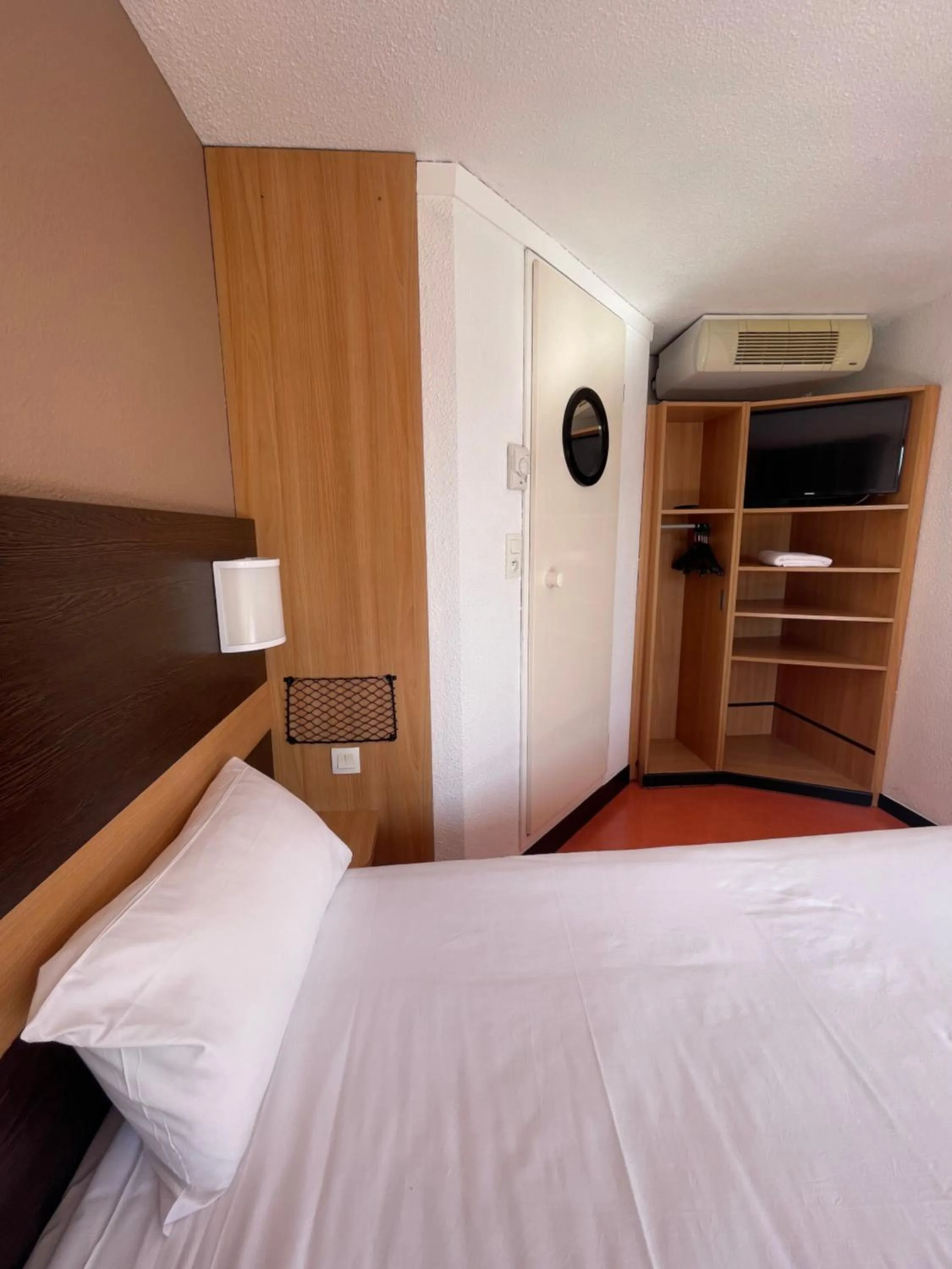 Bedroom, Bed in Premiere Classe Amiens Est - Glisy