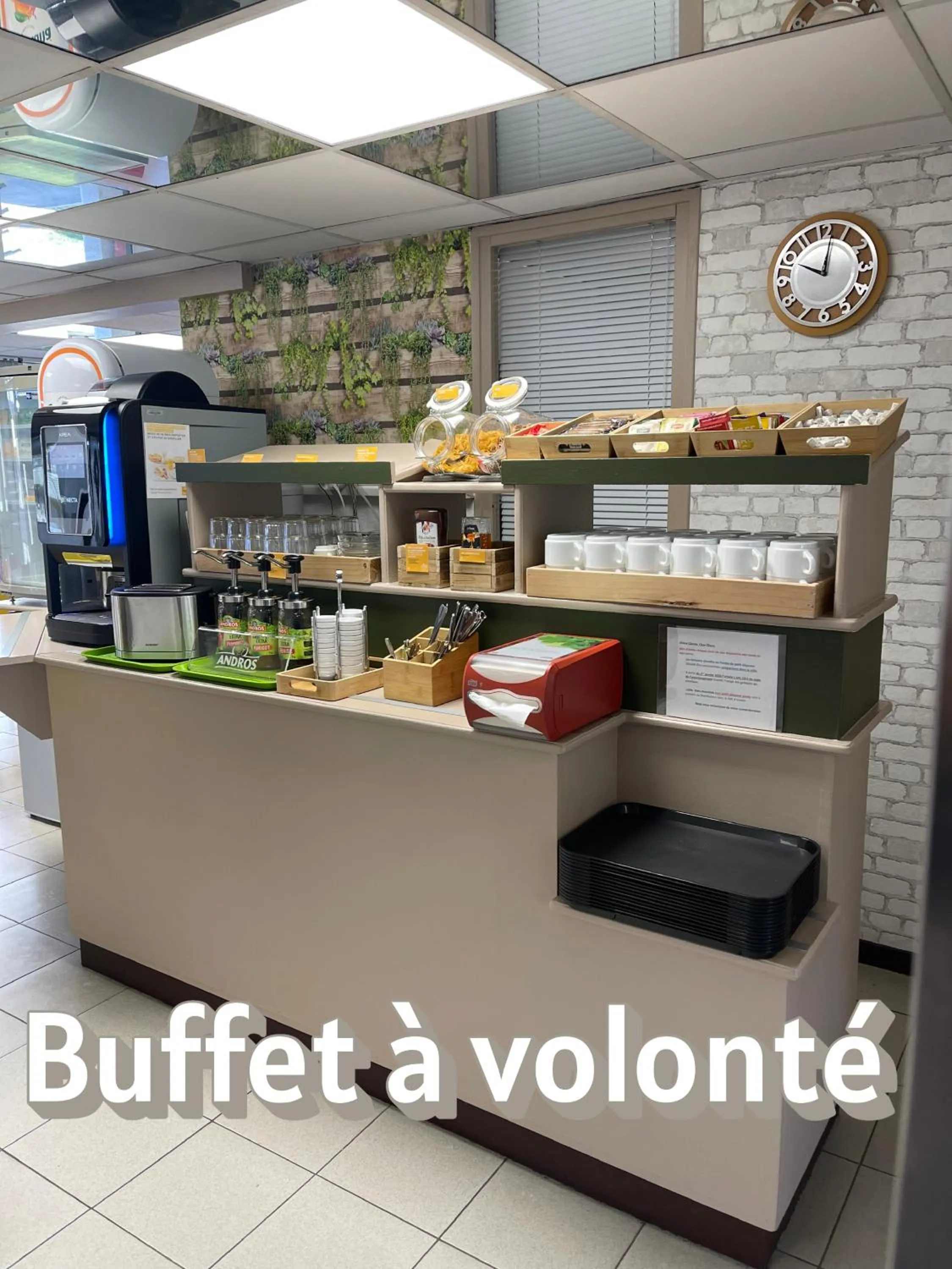 Buffet breakfast in Premiere Classe Amiens Est - Glisy