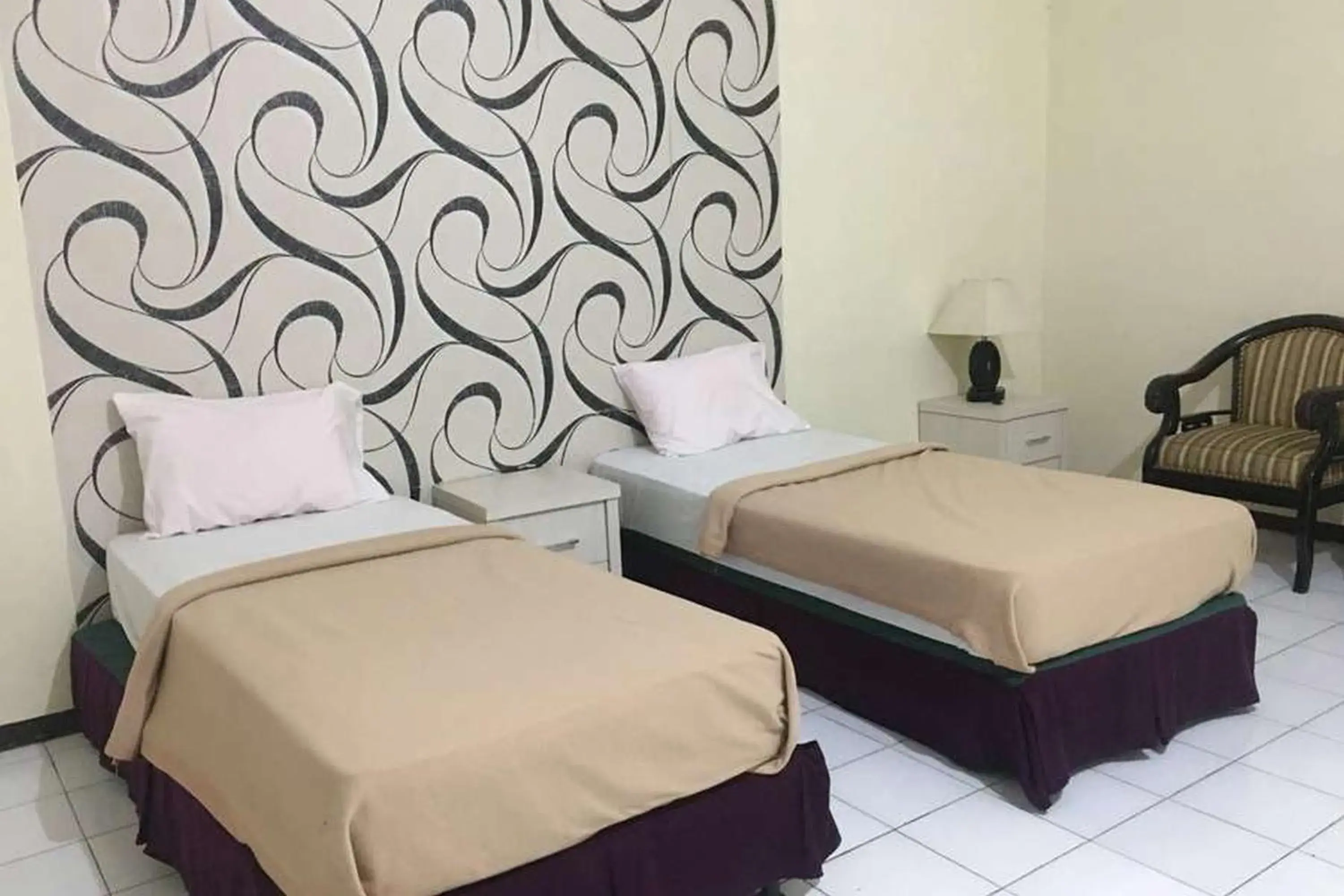 Twin Room - single occupancy in SMESA Edotel Syariah Surabaya Mitra RedDoorz Twin Room - single occupancy in SMESA Edotel Syariah Surabaya Mitra RedDoorz