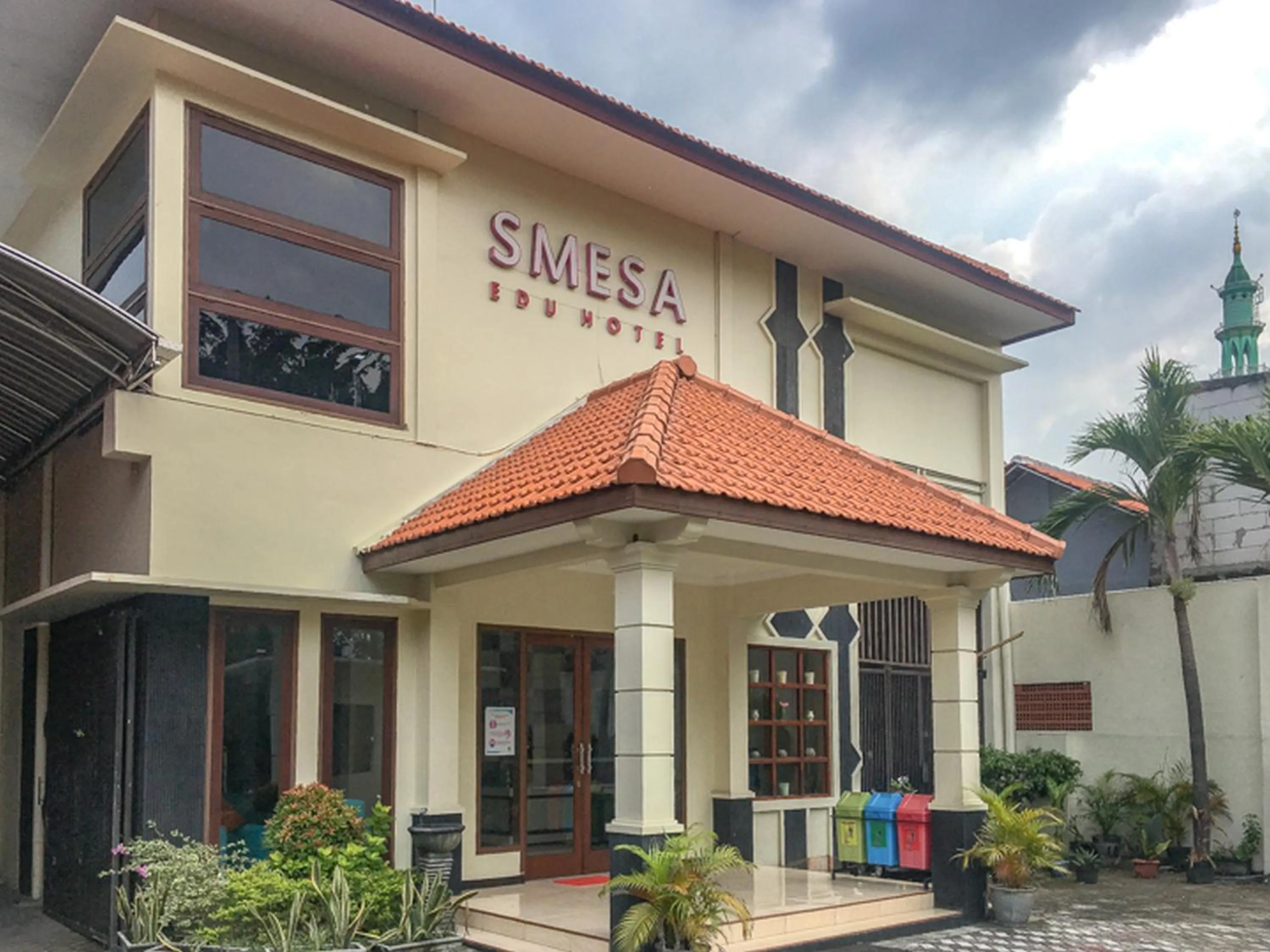 Property building in SMESA Edotel Syariah Surabaya Mitra RedDoorz