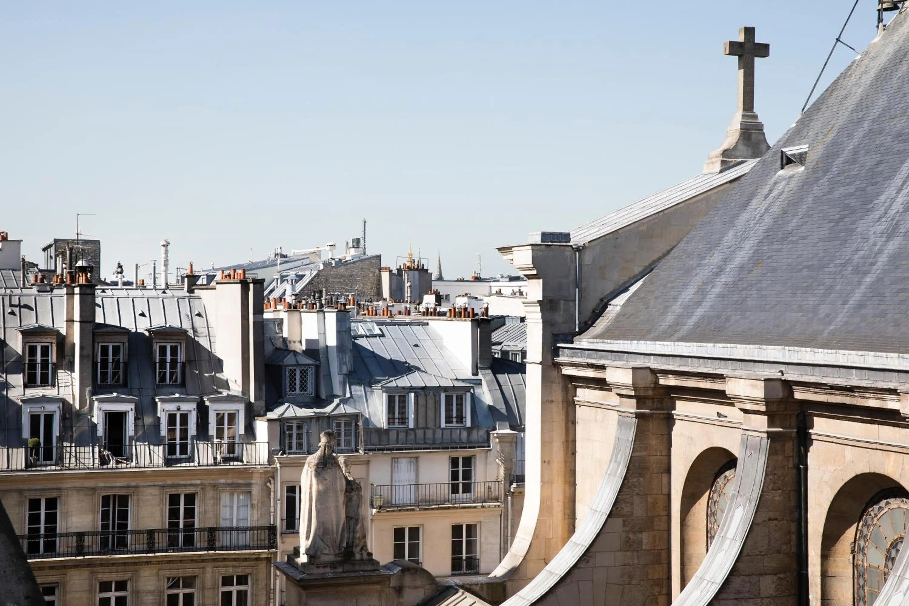 City view in Hotel Lumen Paris Louvre