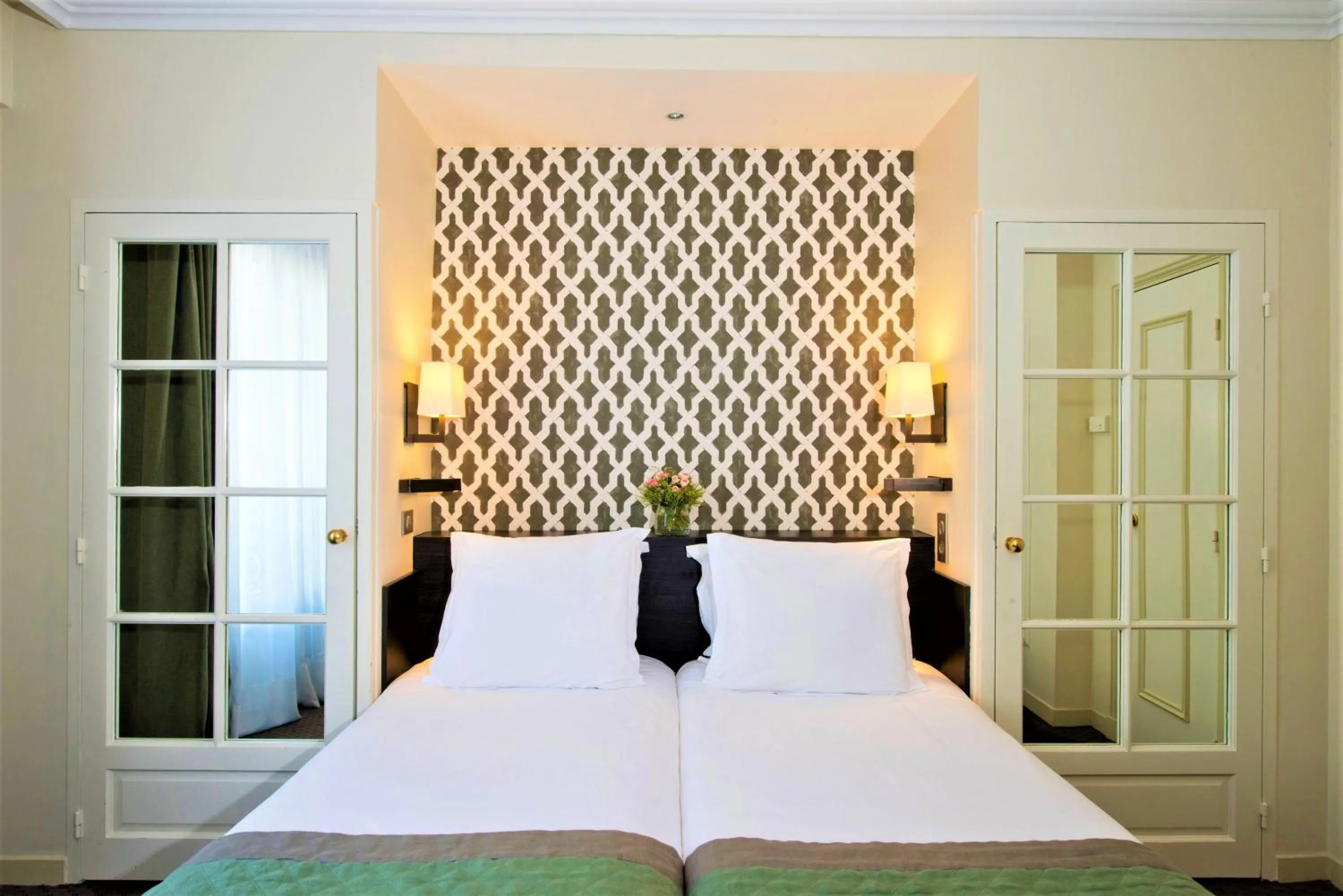 Bedroom, Bed in Hôtel Henri IV Rive Gauche