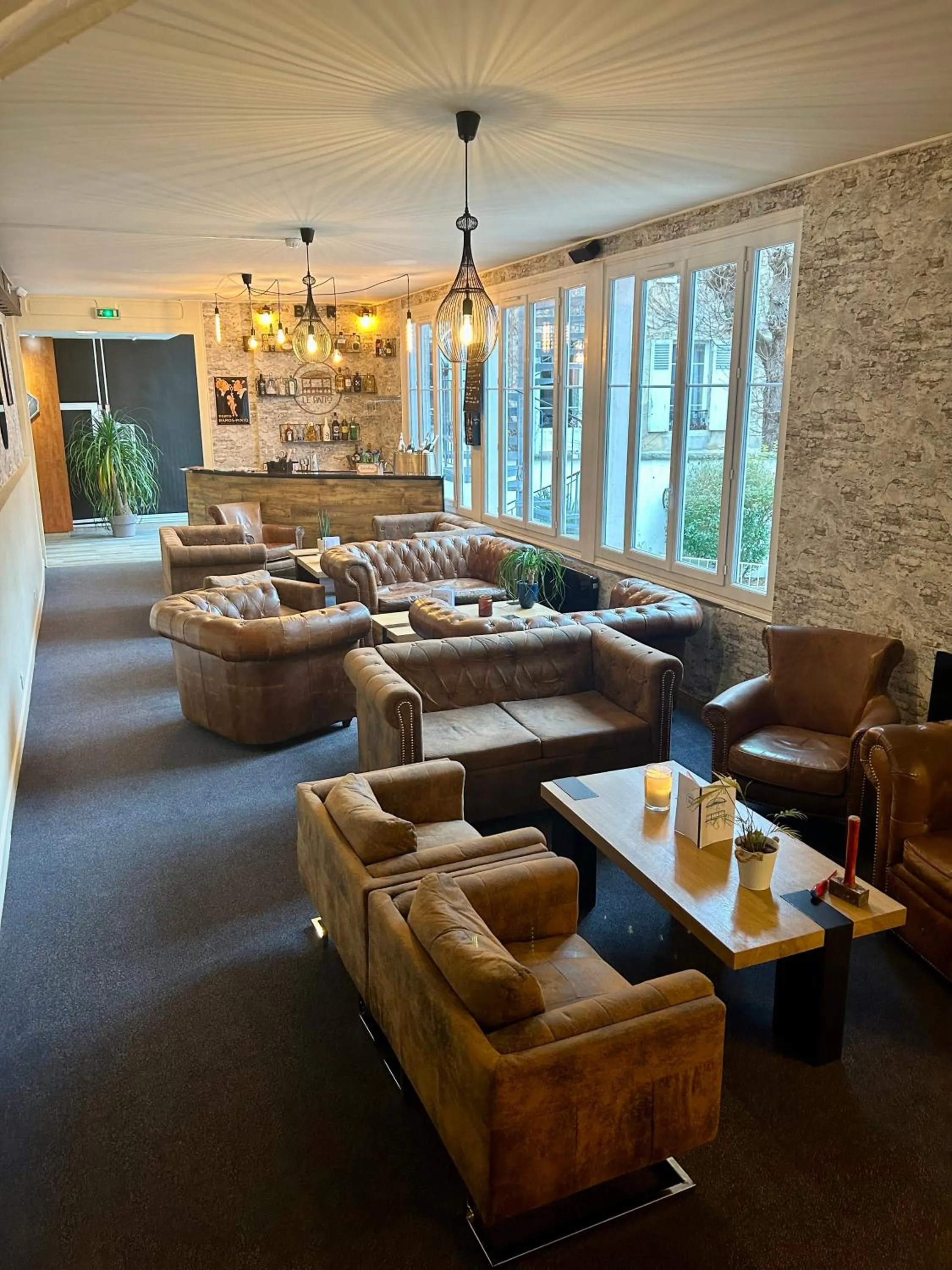 Living room in Hôtel & Restaurant Le Patio VICHY