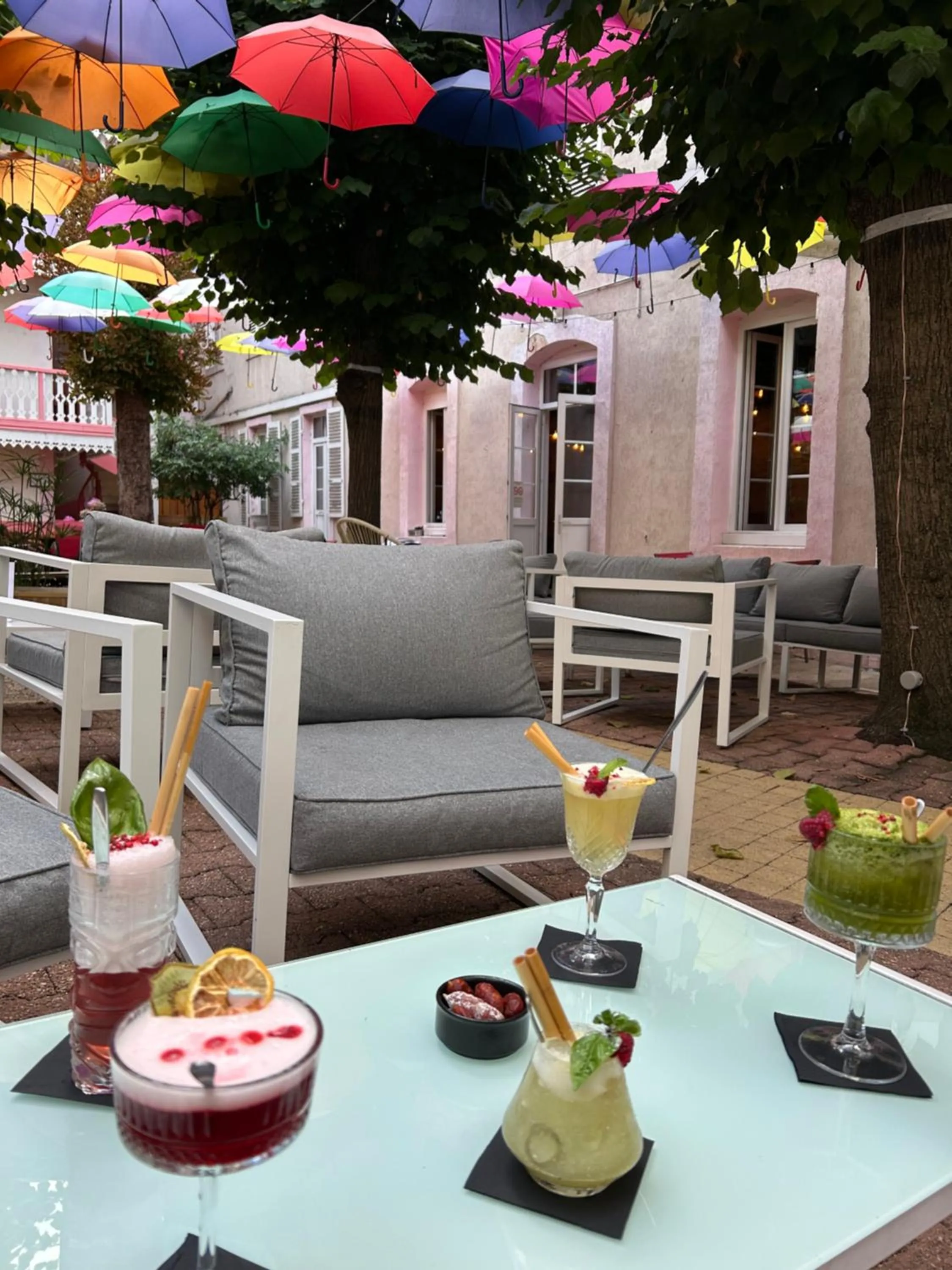 Patio in Hôtel & Restaurant Le Patio VICHY