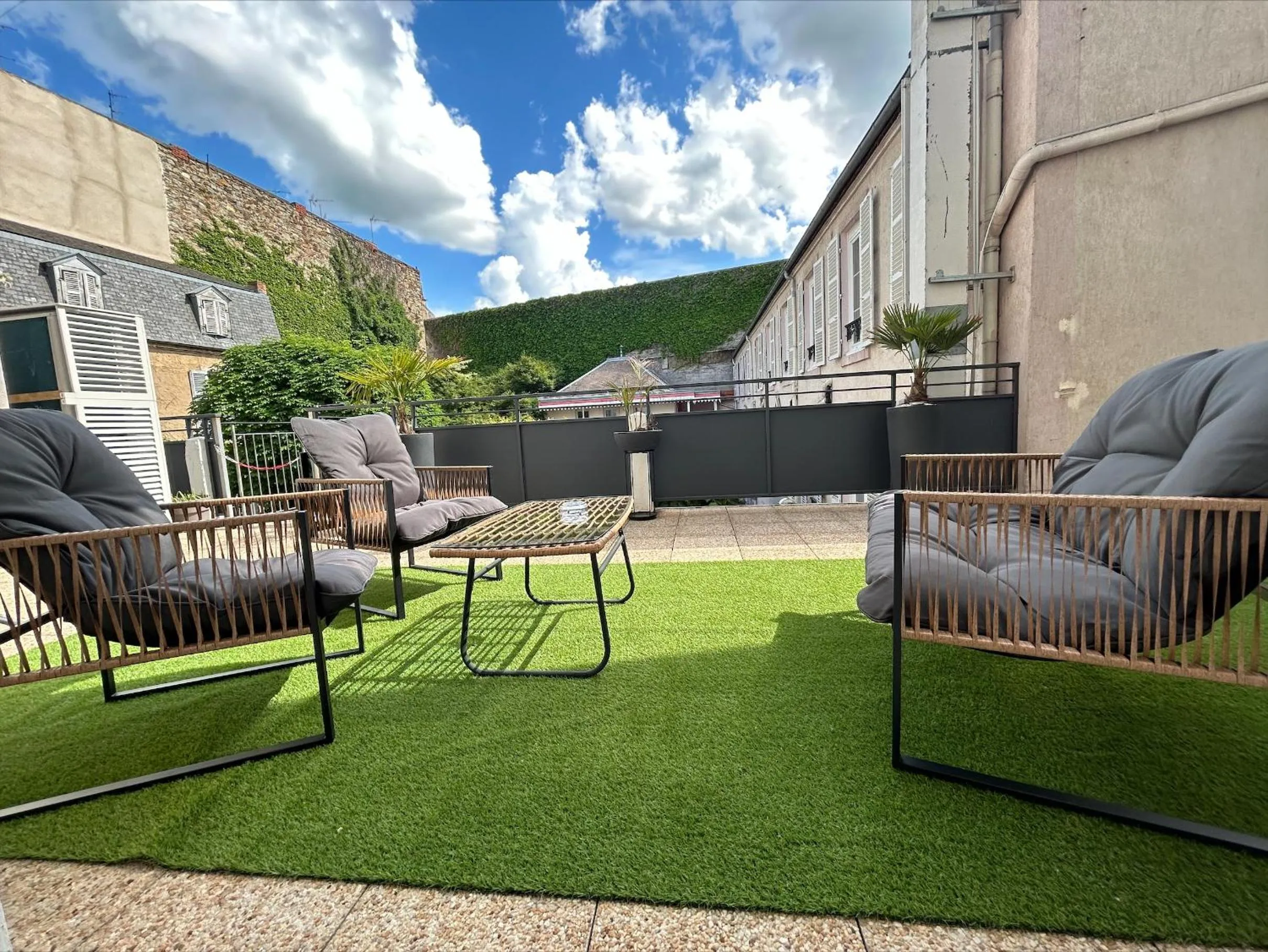 Patio in Hôtel & Restaurant Le Patio VICHY