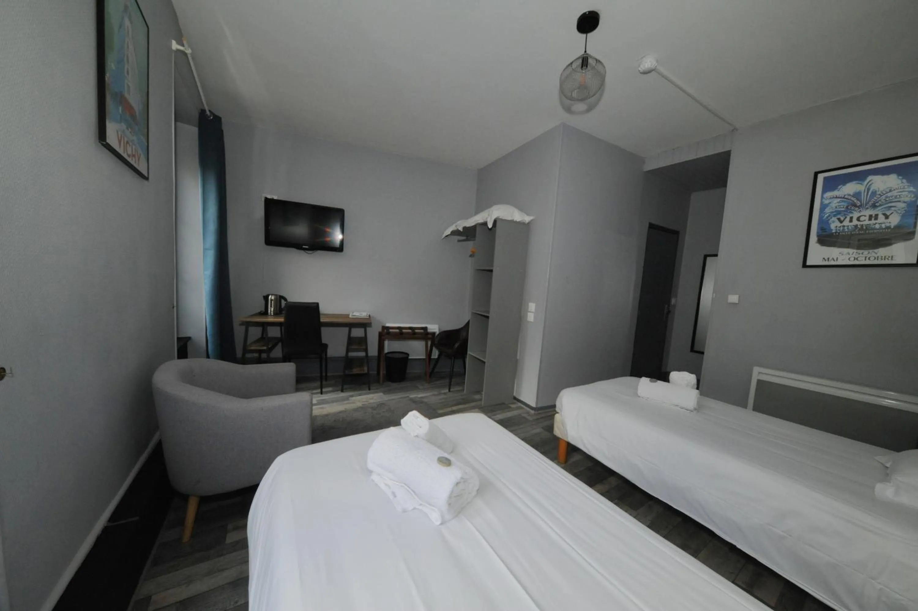 Bed in Hôtel & Restaurant Le Patio VICHY