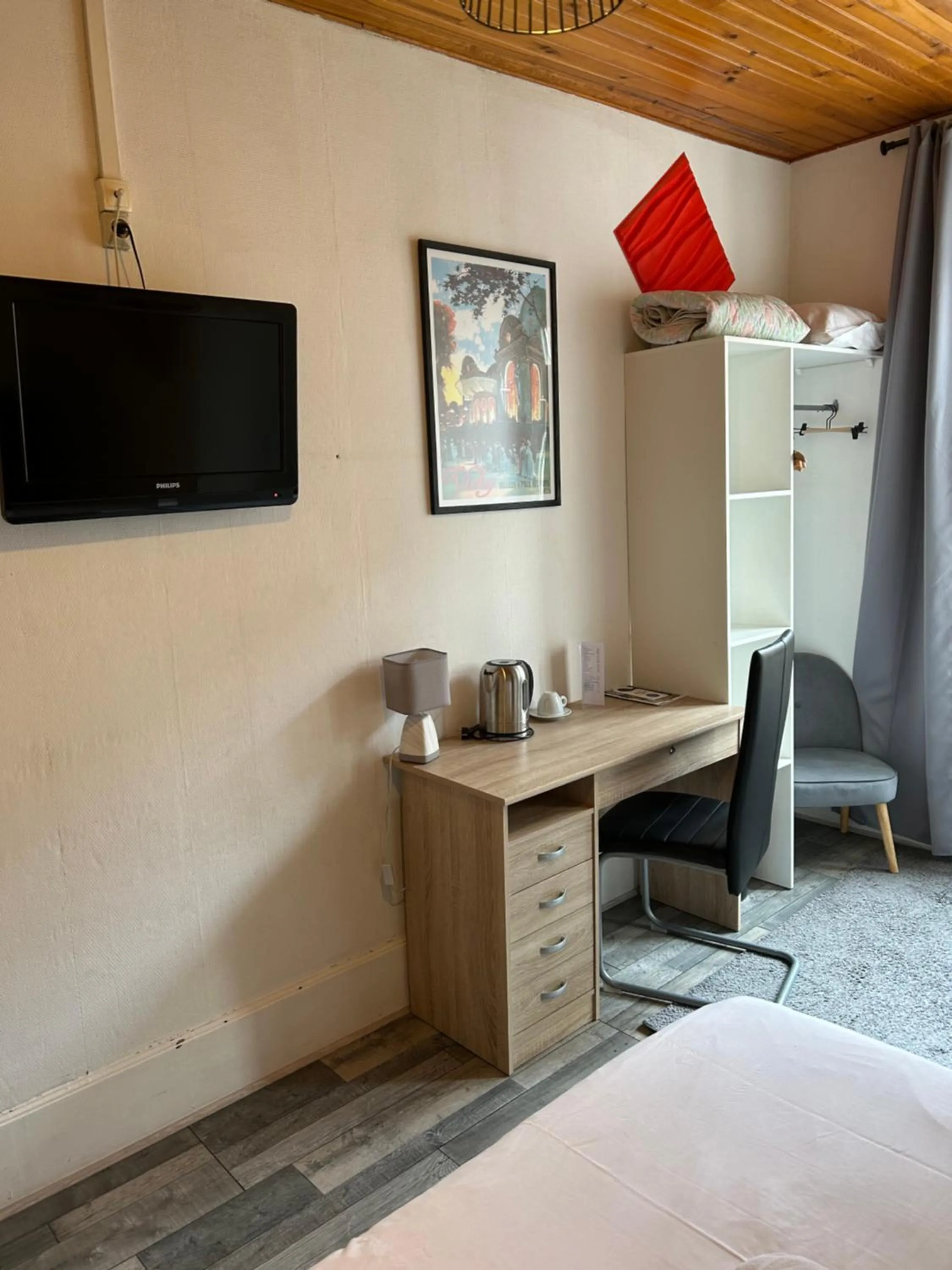 Photo of the whole room in Hôtel & Restaurant Le Patio VICHY