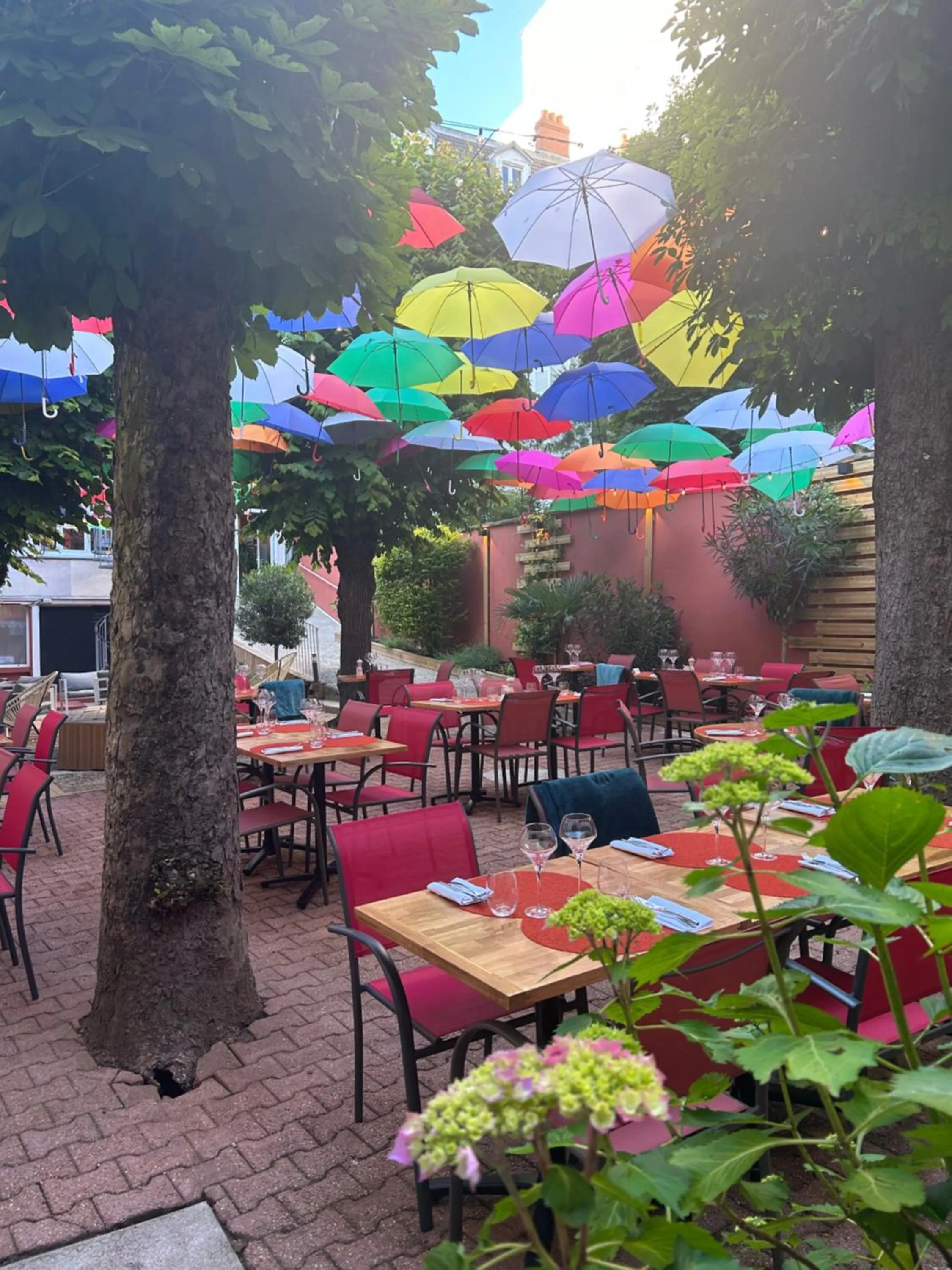 Patio in Hôtel & Restaurant Le Patio VICHY