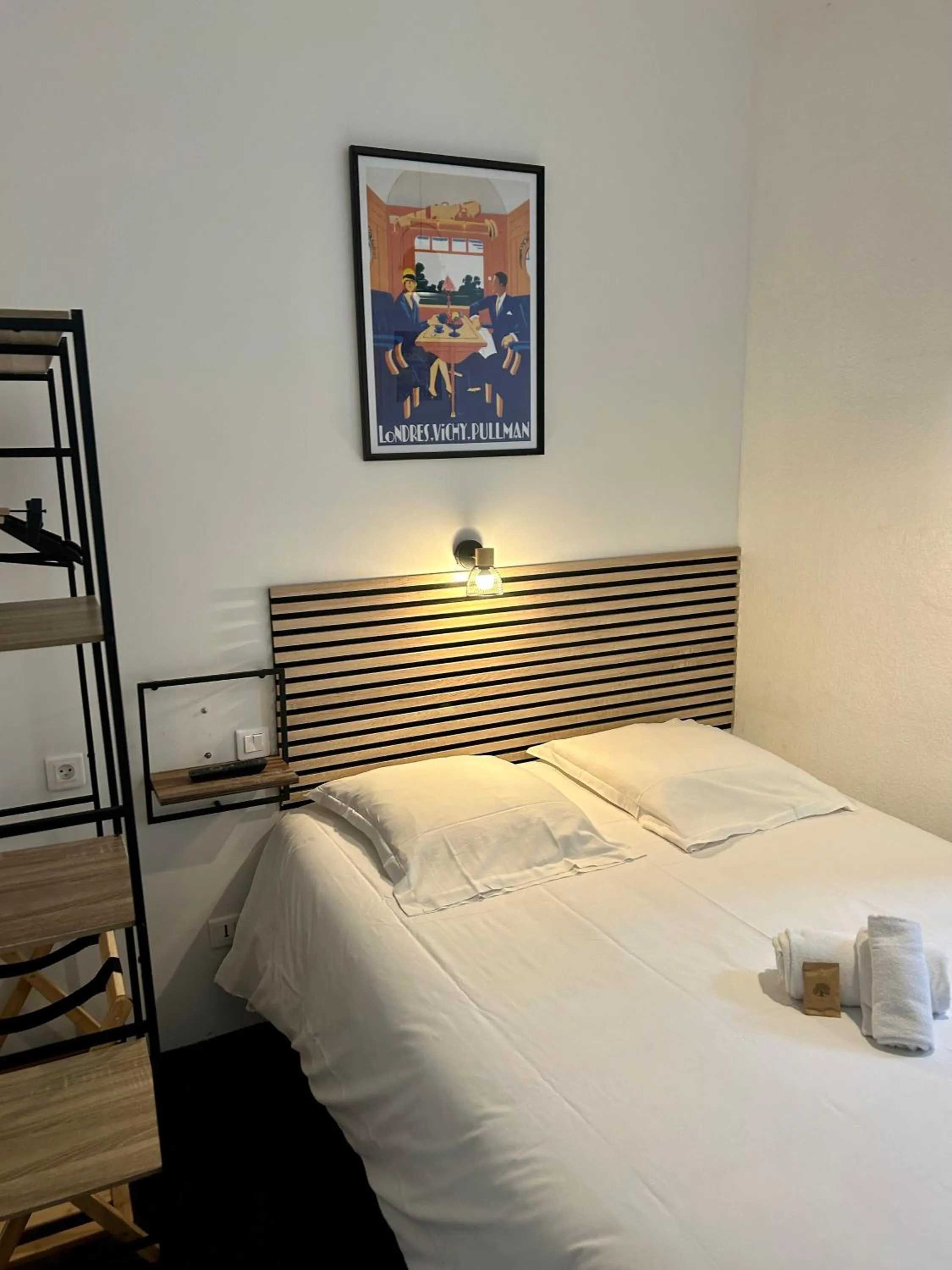 Bed in Hôtel & Restaurant Le Patio VICHY