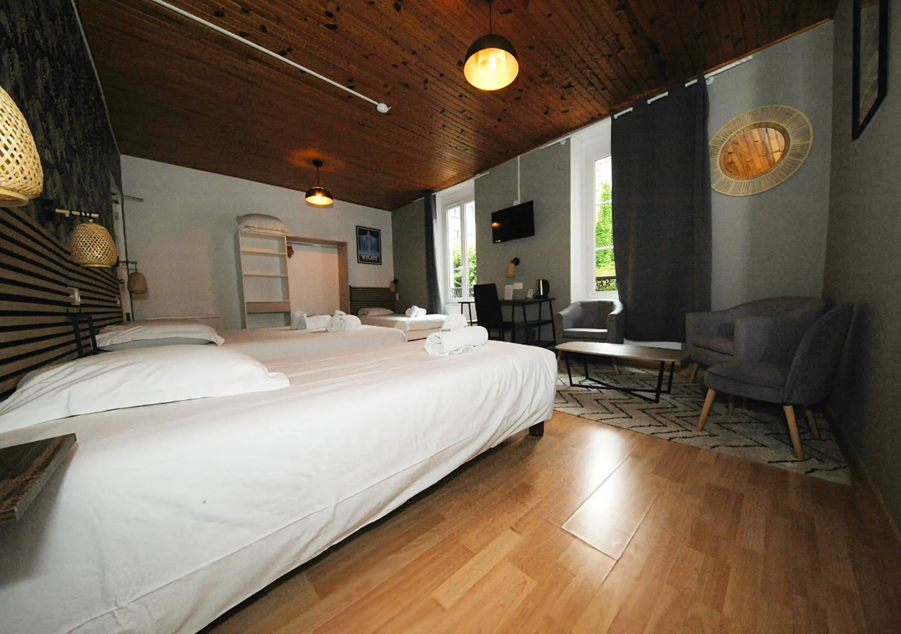 Photo of the whole room, Bed in Hôtel & Restaurant Le Patio VICHY