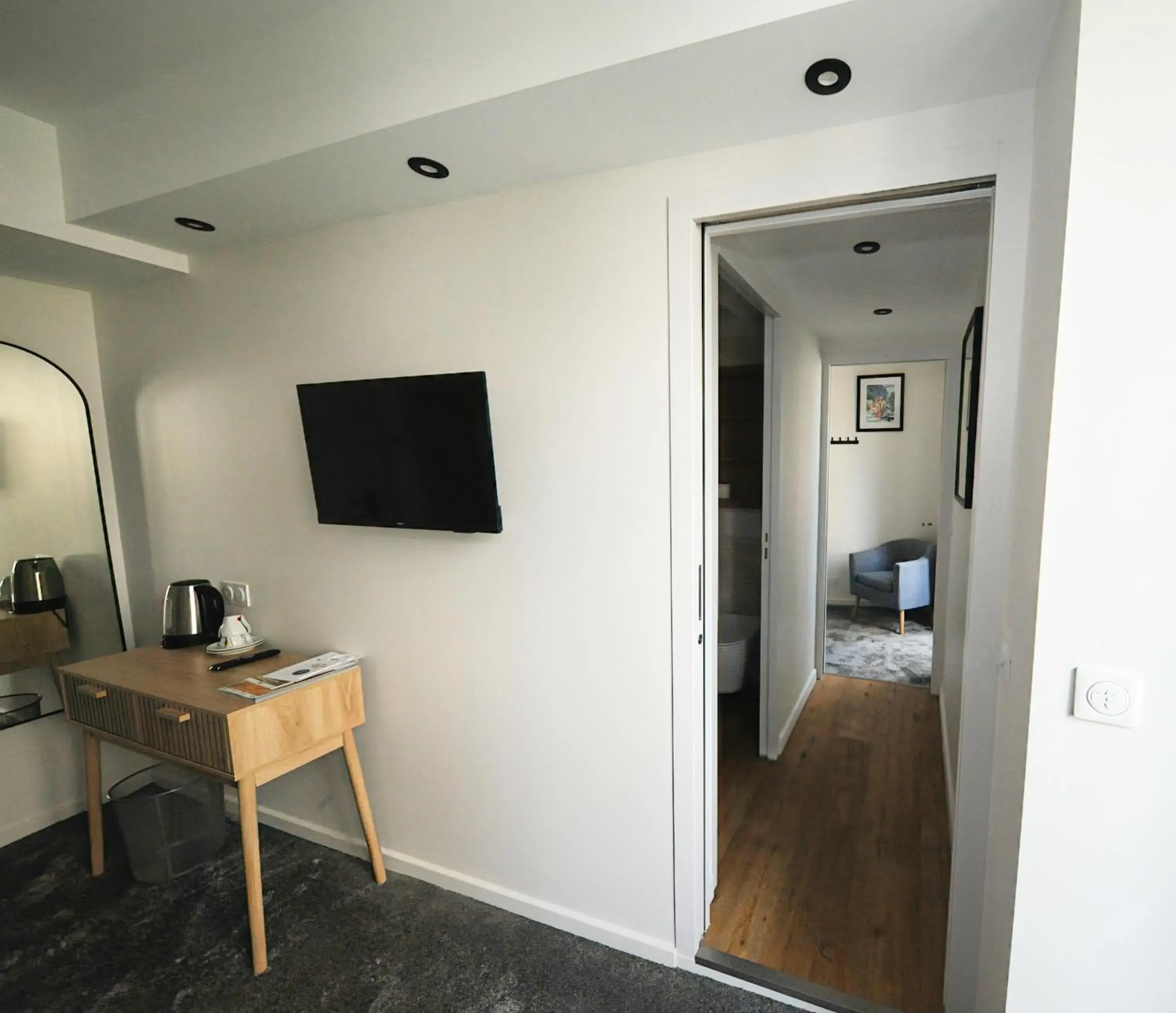 Triple Room with City View in Hôtel & Restaurant Le Patio VICHY Triple Room with City View in Hôtel & Restaurant Le Patio VICHY