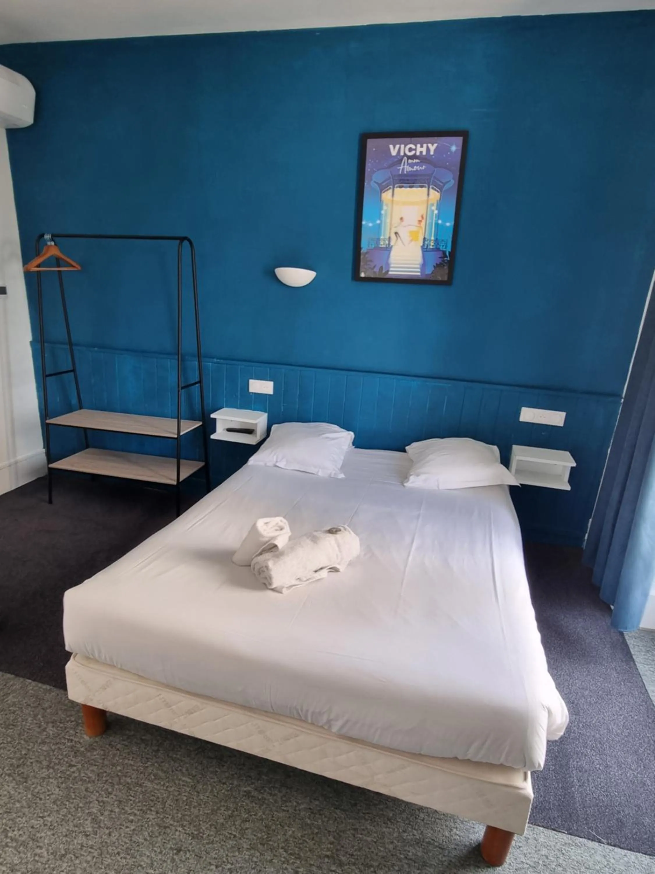 Photo of the whole room, Bed in Hôtel & Restaurant Le Patio VICHY