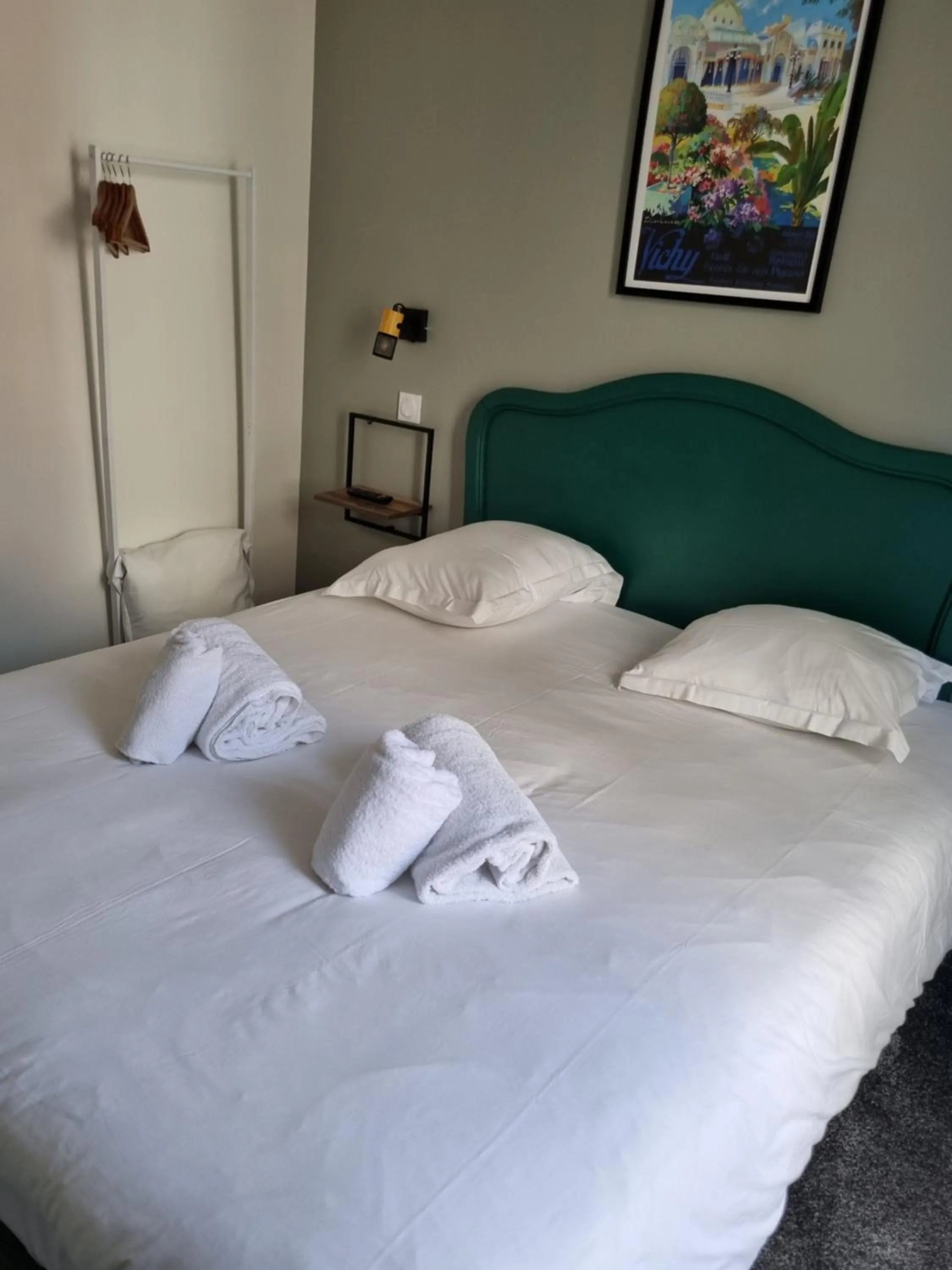 Bed in Hôtel & Restaurant Le Patio VICHY