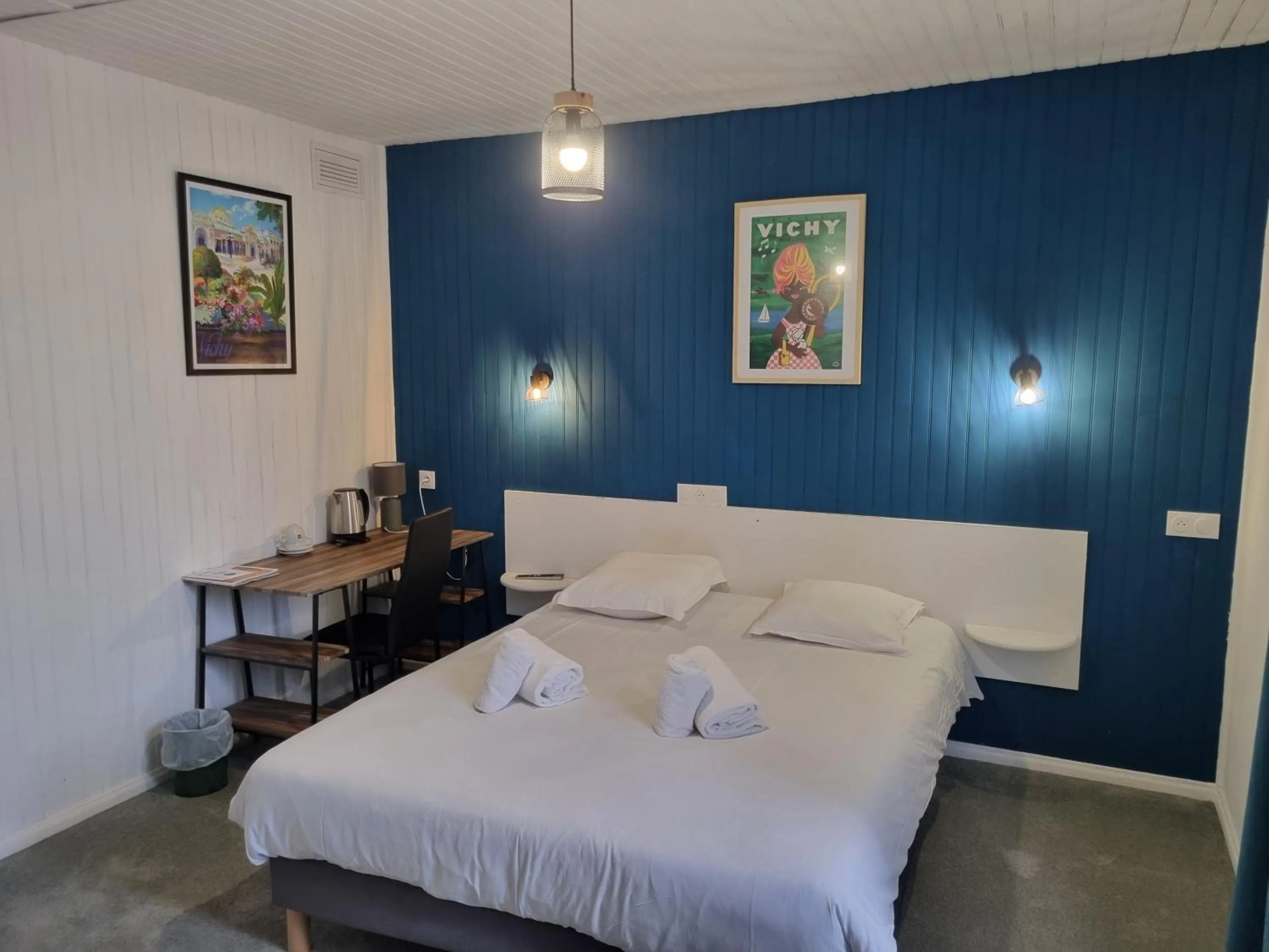 Bed in Hôtel & Restaurant Le Patio VICHY