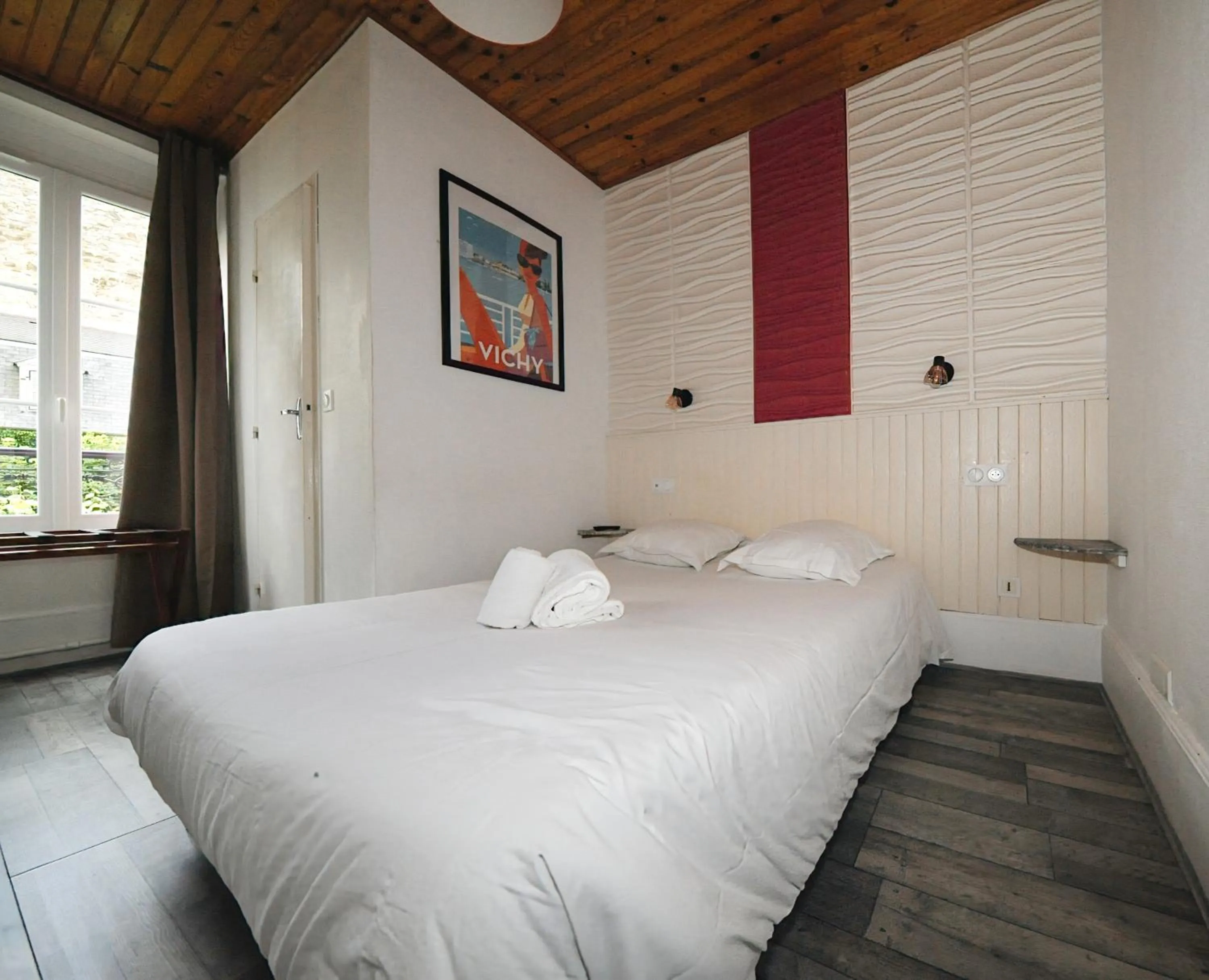 Garden view, Bed in Hôtel & Restaurant Le Patio VICHY