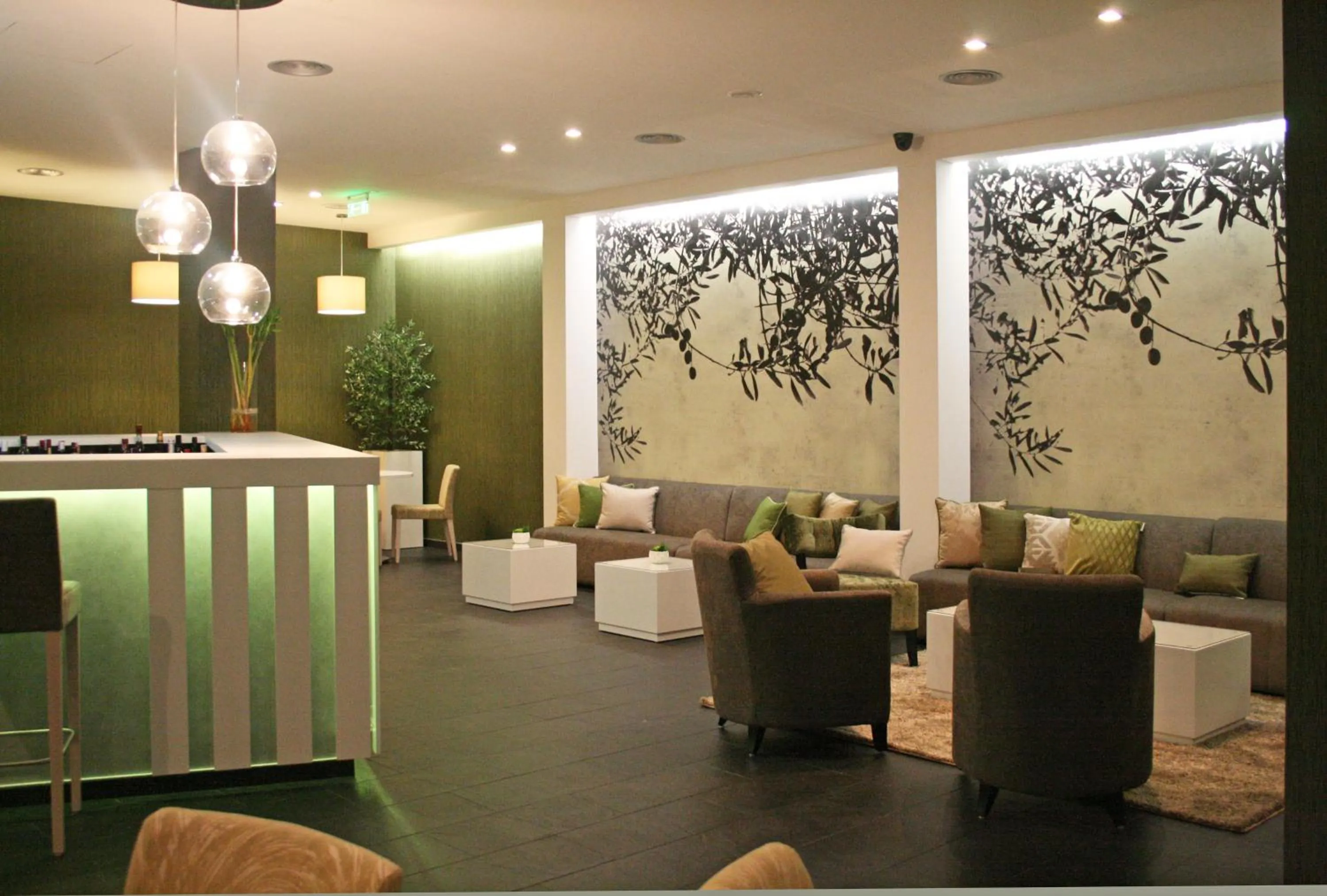 Communal lounge/ TV room in Lam Hotel Villa Aljustrel