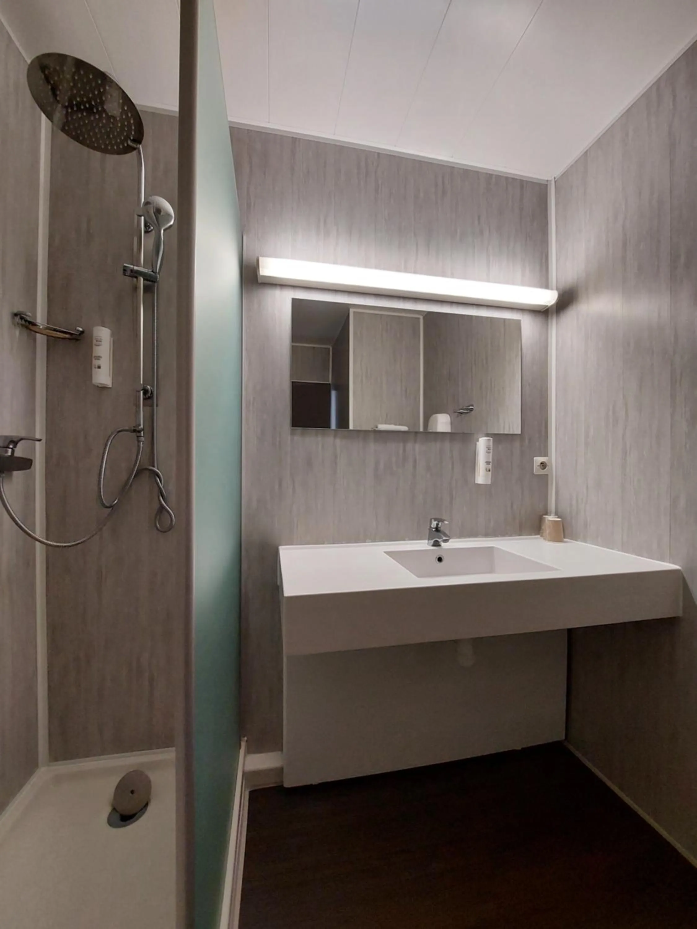 Bathroom in Cévenol Hôtel