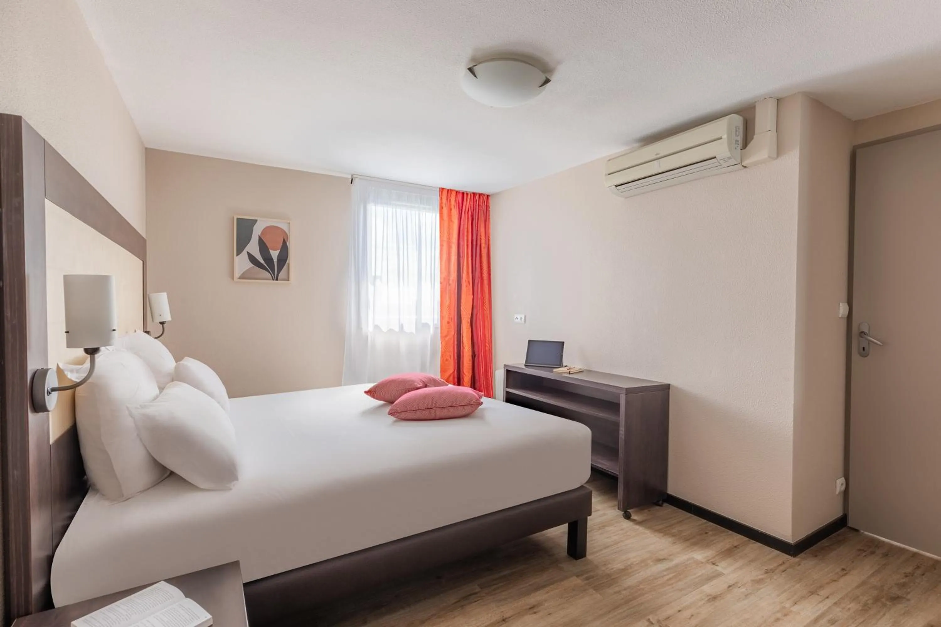 Bedroom, Bed in Appart’City Confort Nantes Ouest Saint-Herblain