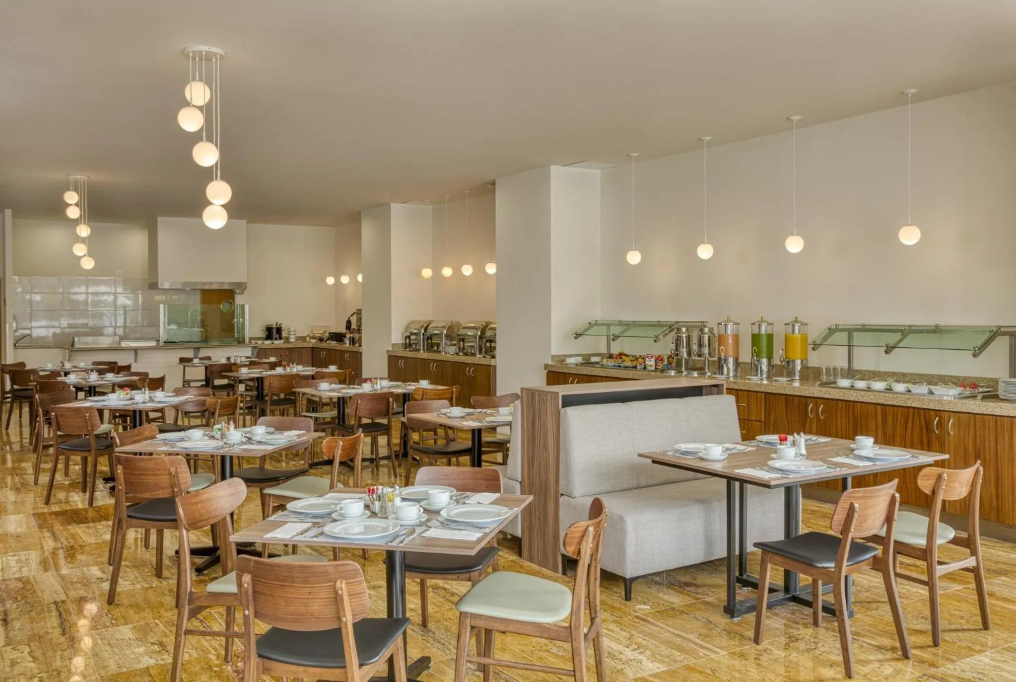 Food and drinks in Fiesta Inn Guadalajara Periferico Poniente