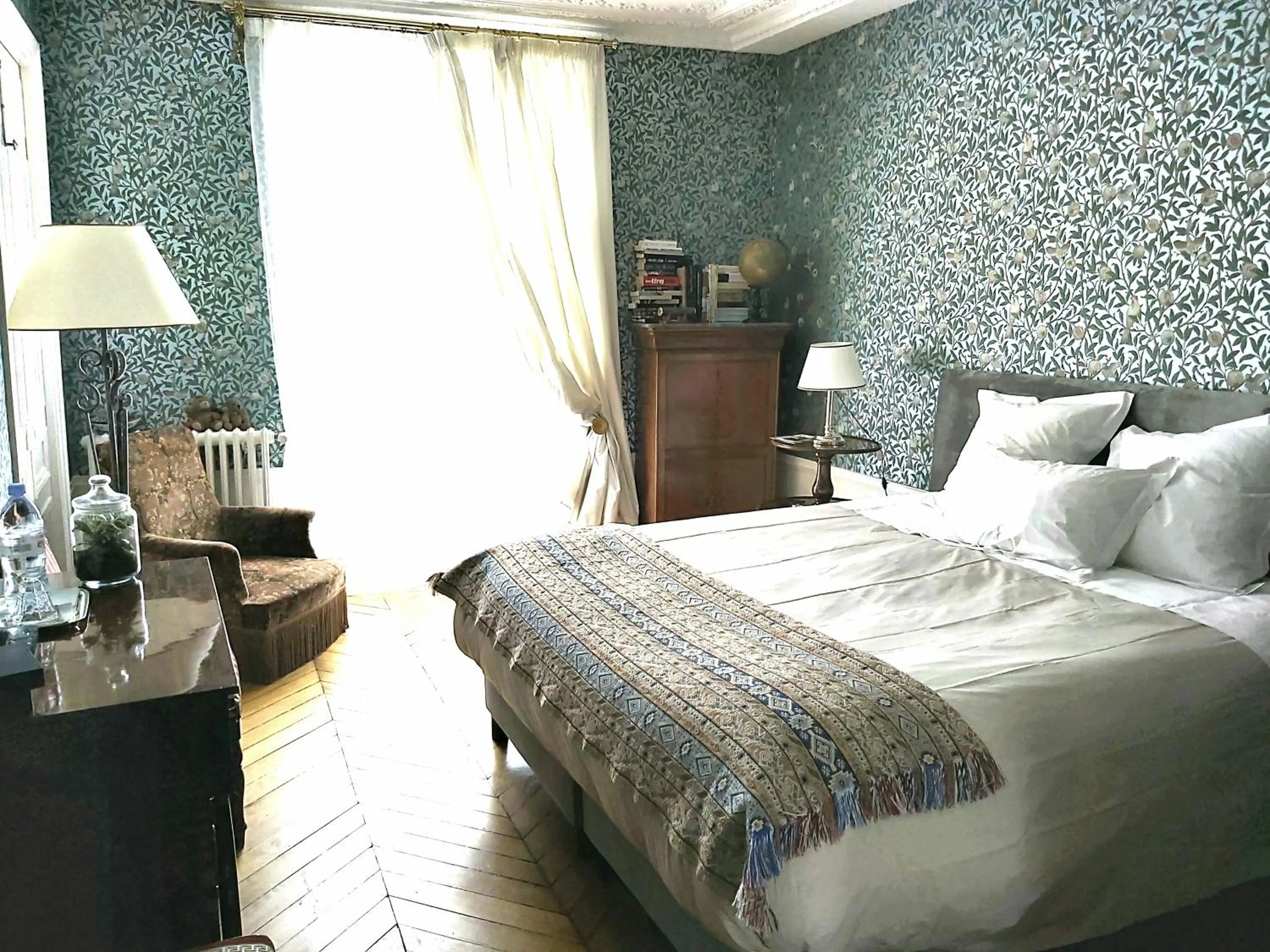 Photo of the whole room, Bed in Le 48 Paris