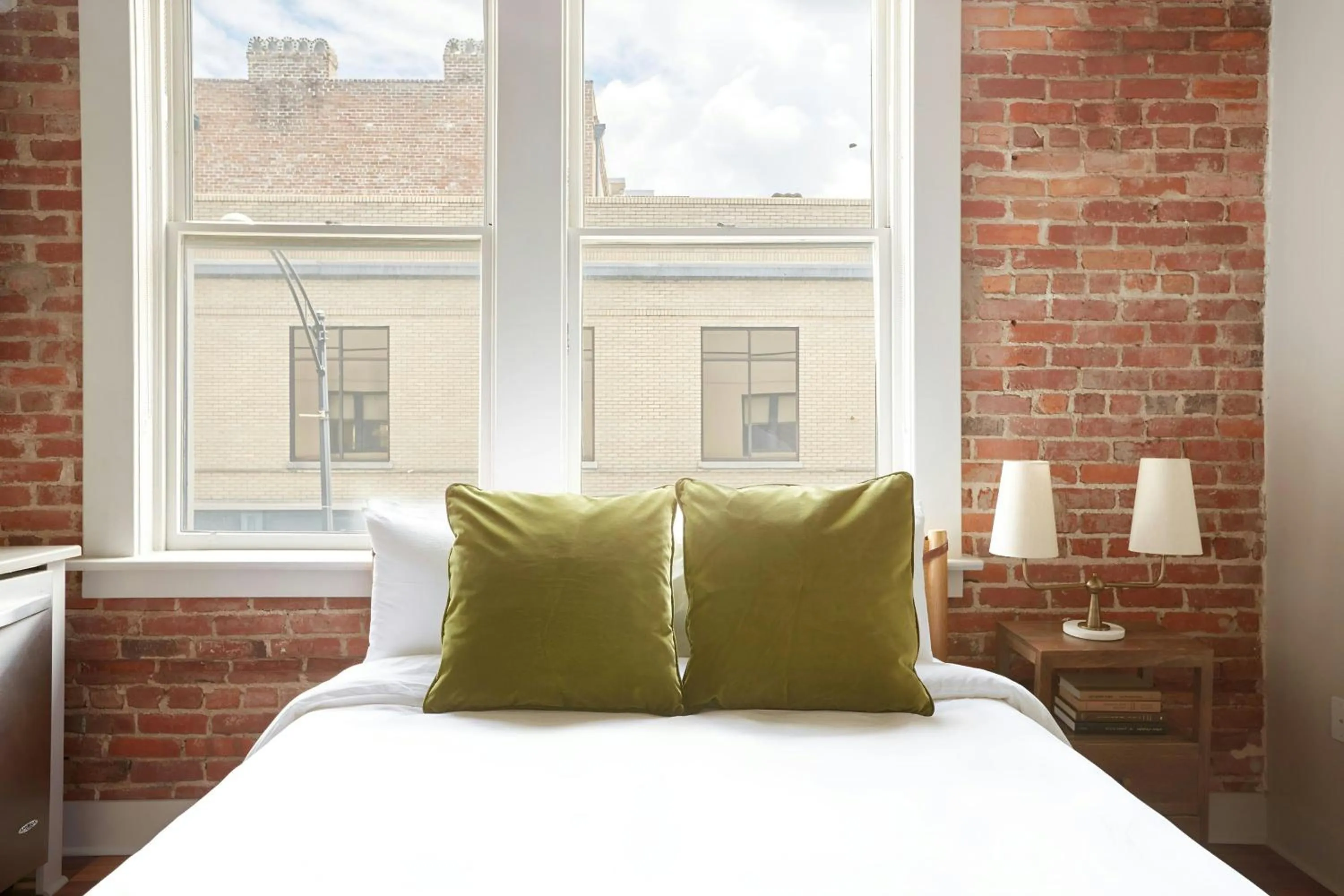 Bedroom, Bed in Sonder by Marriott Bonvoy The Drayton Apartments Historic District