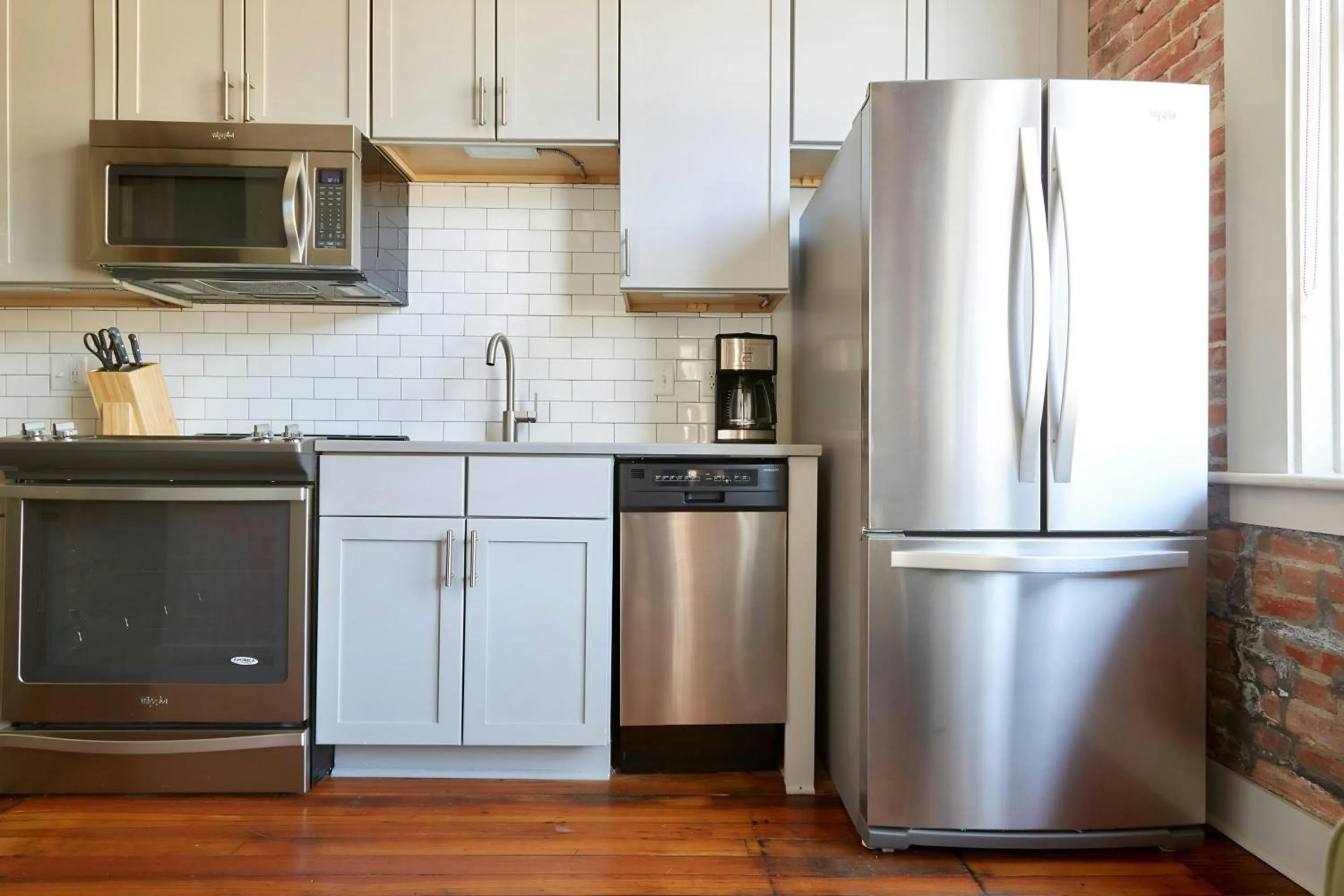 Kitchen or kitchenette in Sonder by Marriott Bonvoy The Drayton Apartments Historic District