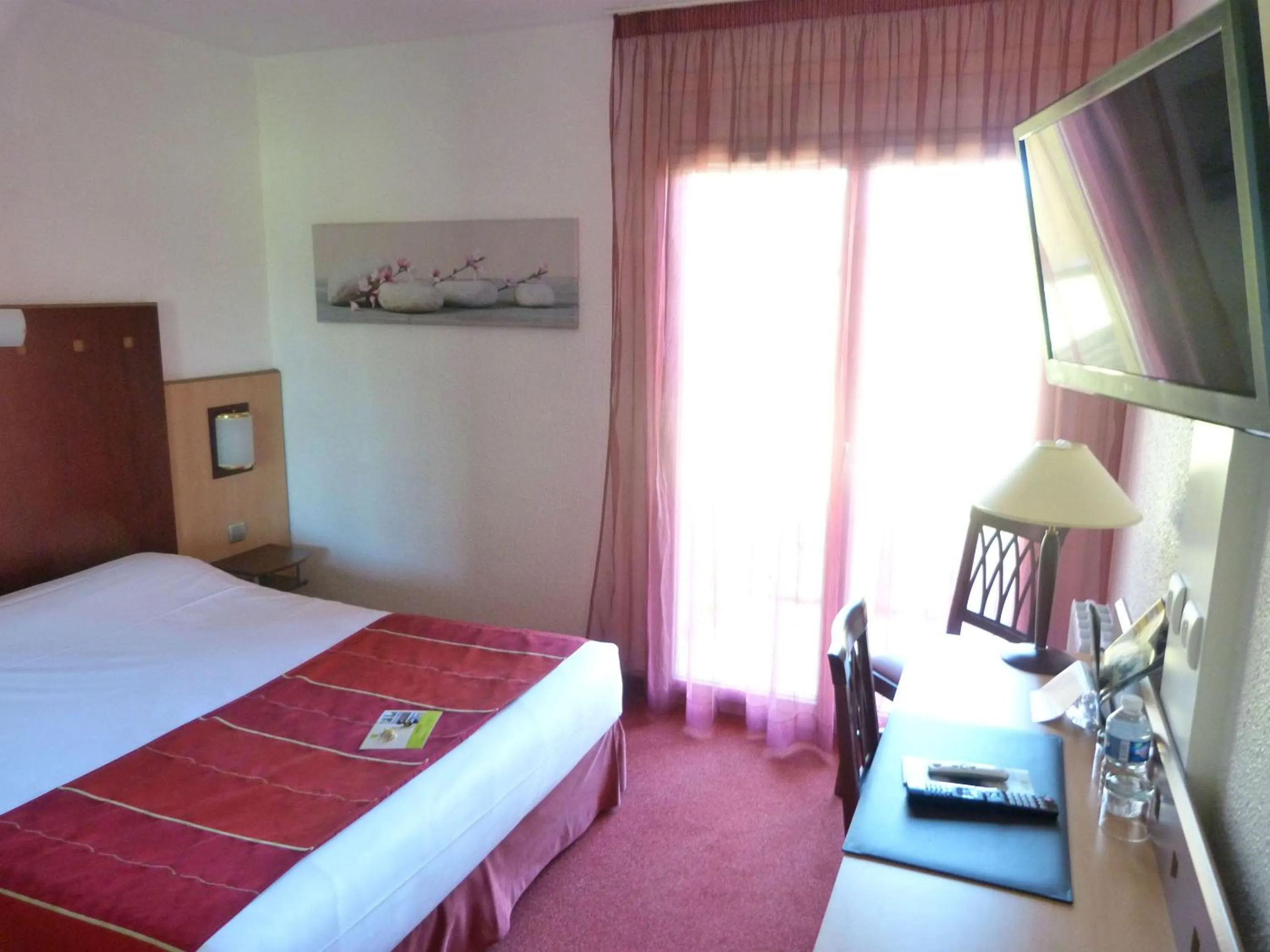 Bedroom, Bed in Logis Hotel De La Loire - Restaurant Les Bateliers