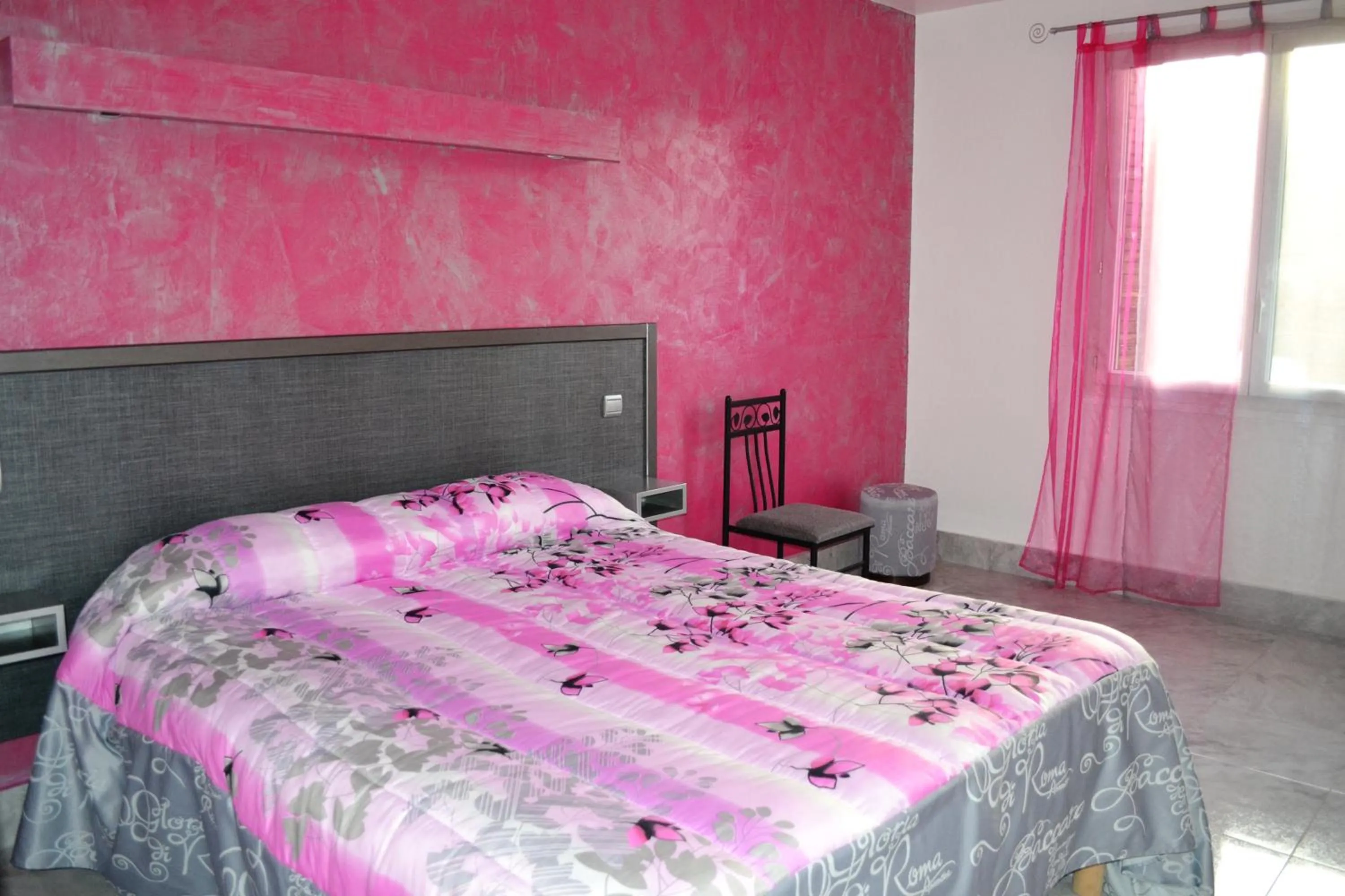 Photo of the whole room, Bed in Relais 500 De Vienne