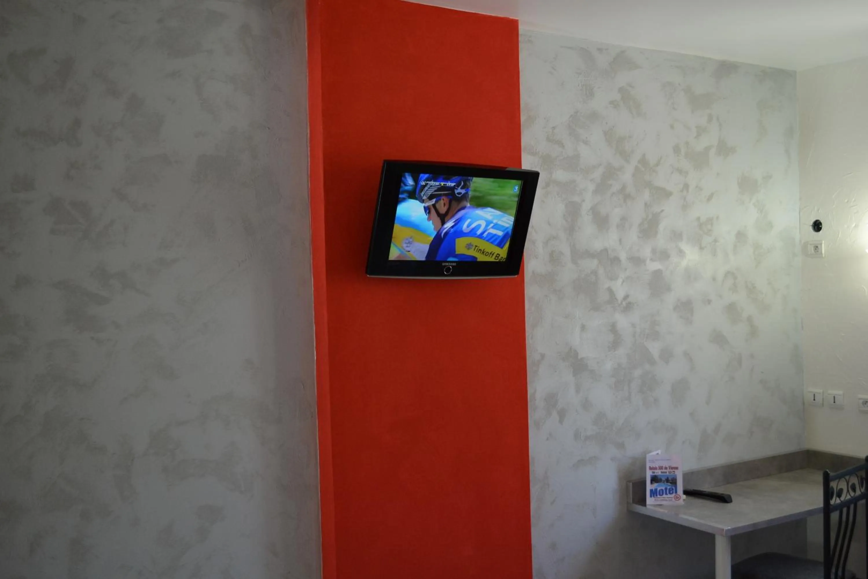 TV and multimedia, TV/Entertainment Center in Relais 500 De Vienne