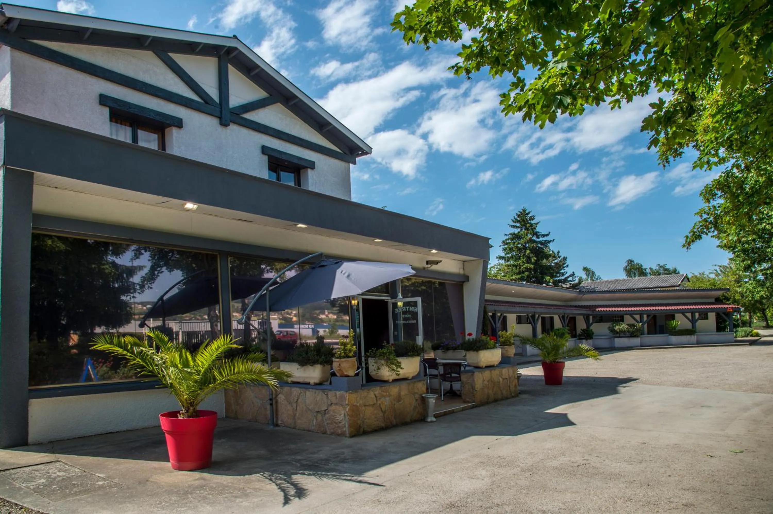 Facade/entrance, Property Building in Relais 500 De Vienne