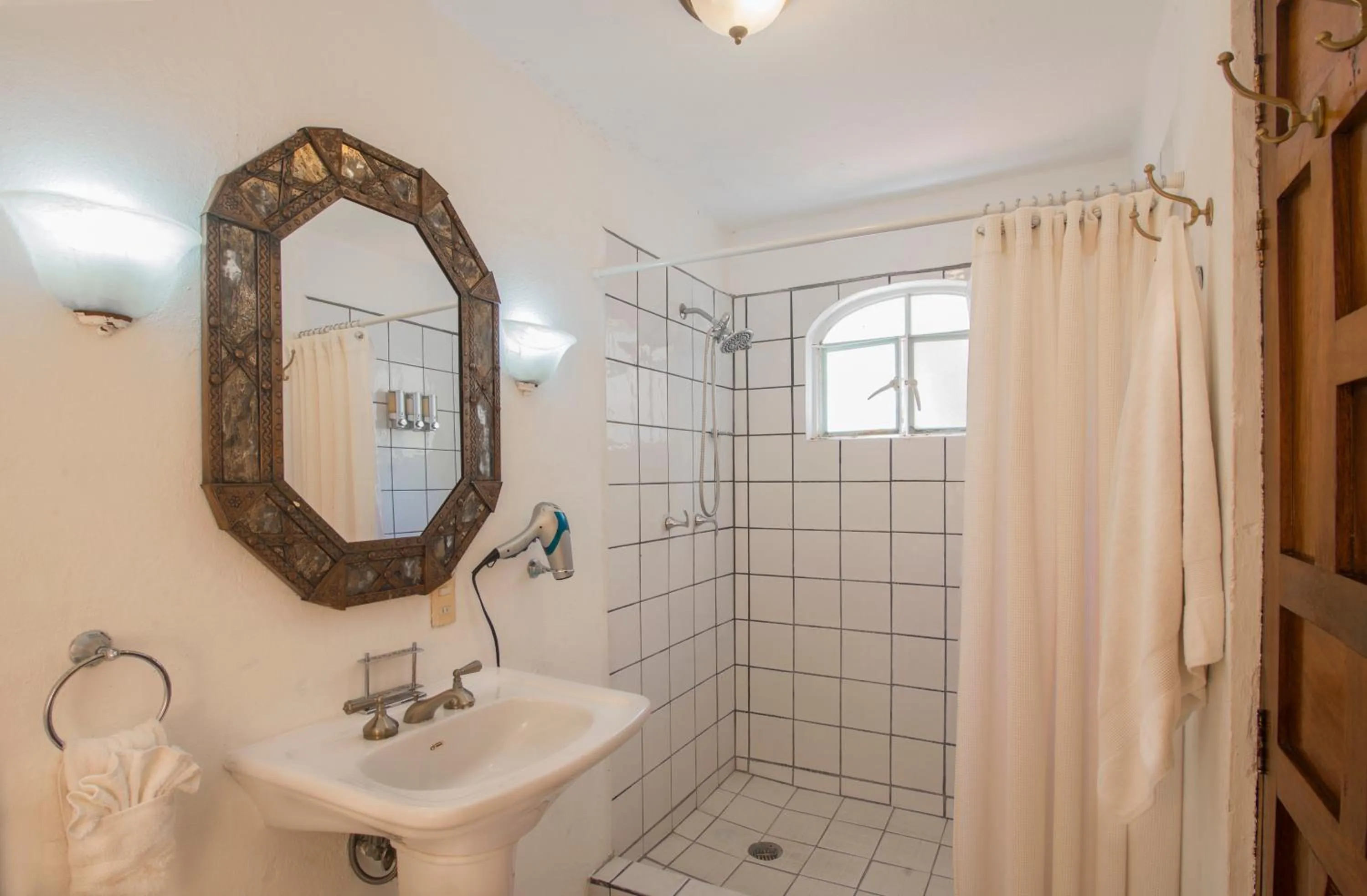 Casa Romance Escondido