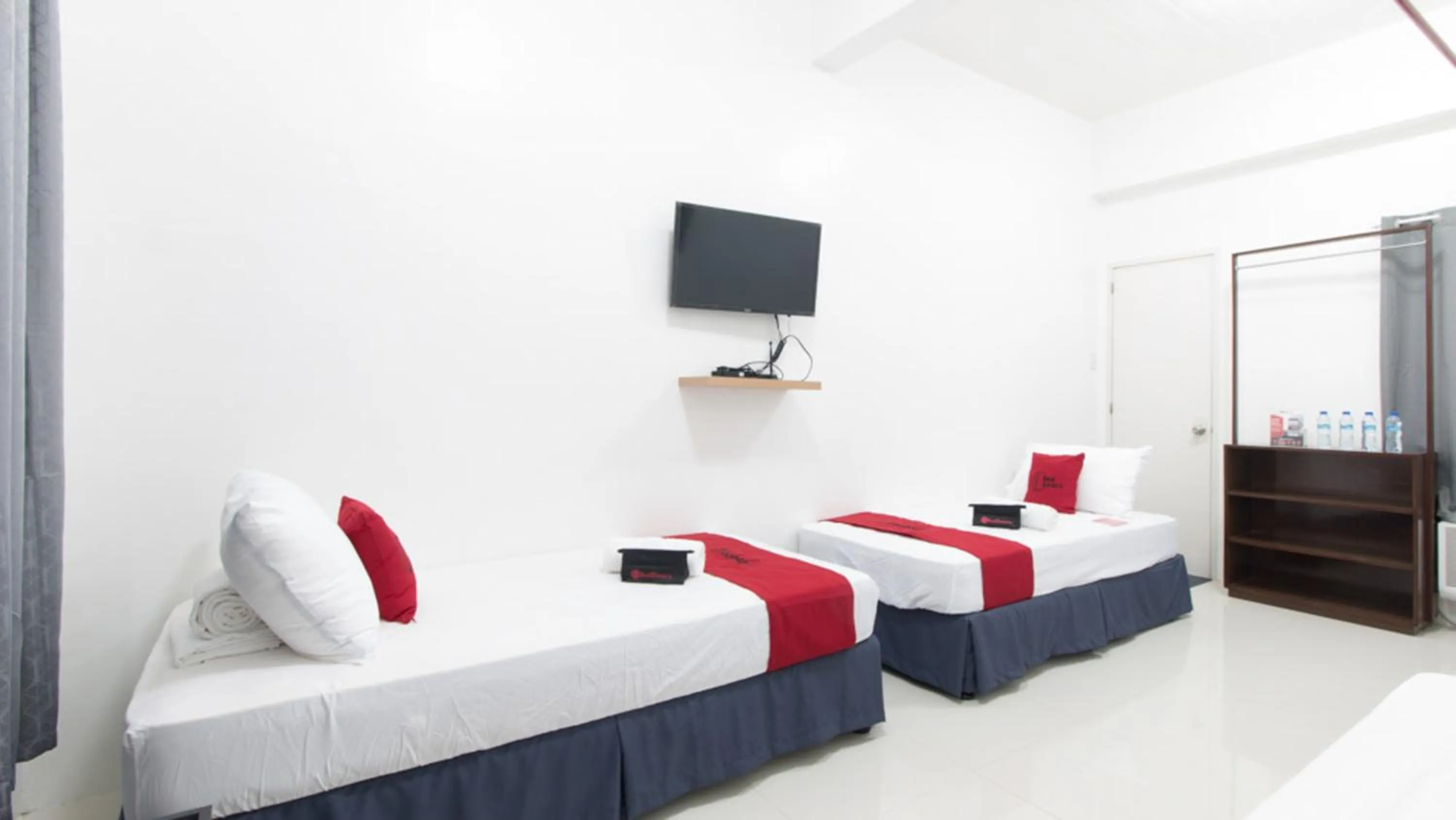 Photo of the whole room, Bed in RedDoorz near Liceo De Cagayan University Highschool