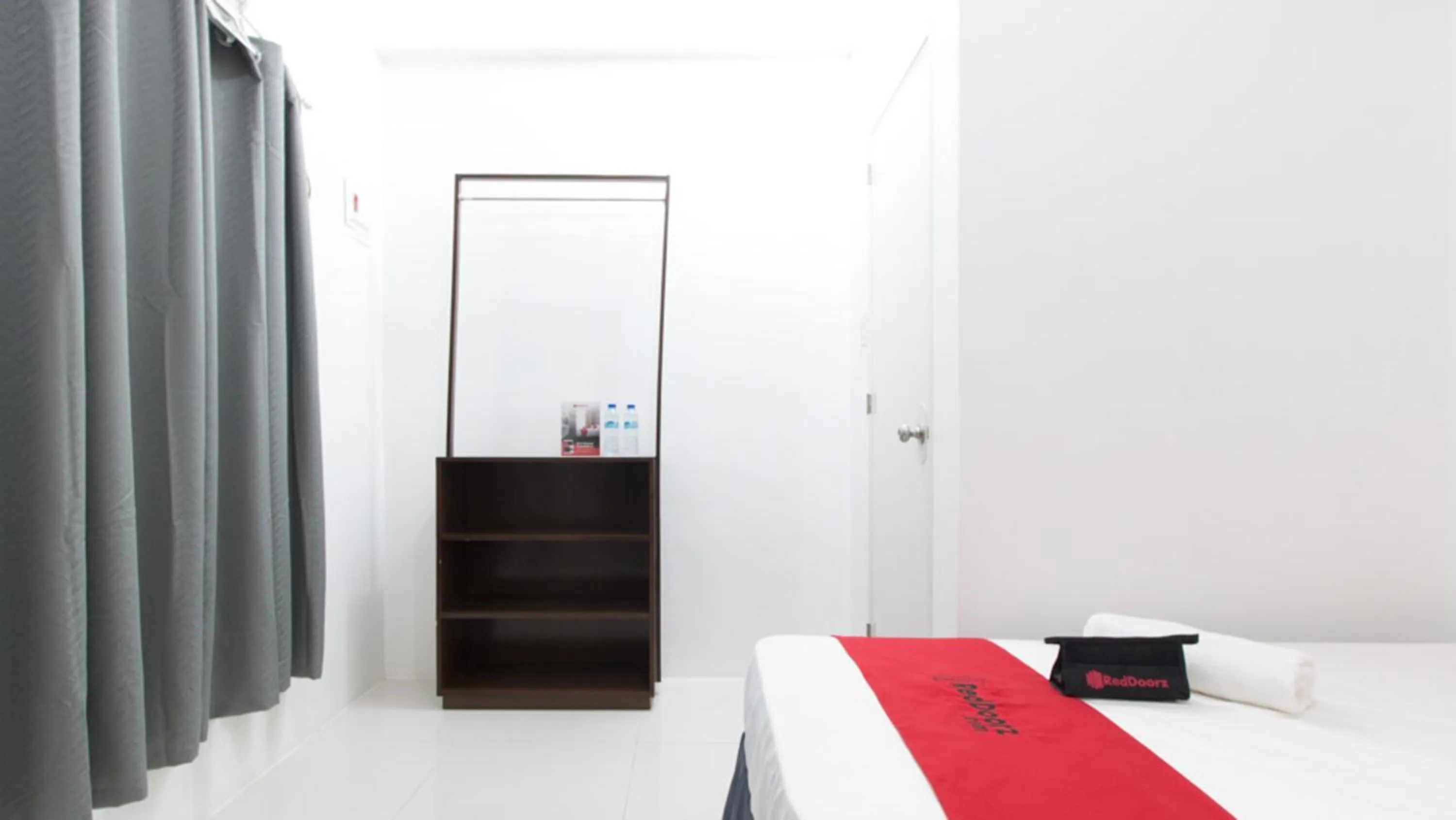 Photo of the whole room, Bed in RedDoorz near Liceo De Cagayan University Highschool