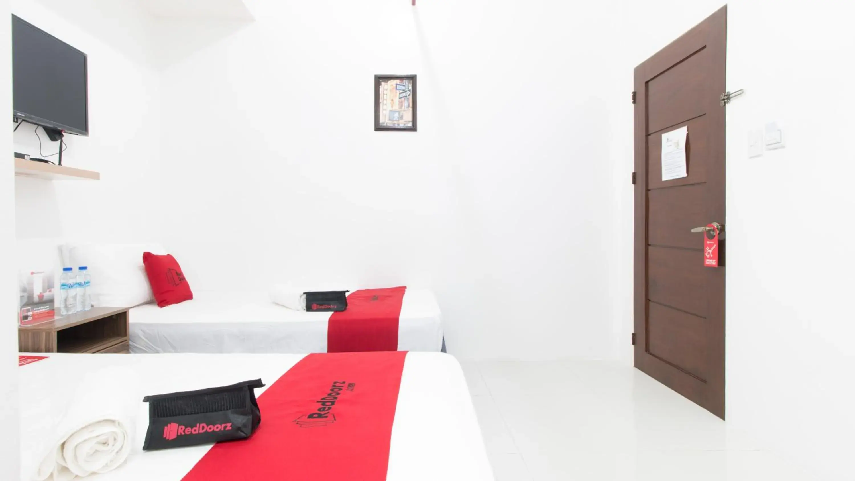 Standard Twin Room in RedDoorz near Liceo De Cagayan University Highschool Standard Twin Room in RedDoorz near Liceo De Cagayan University Highschool