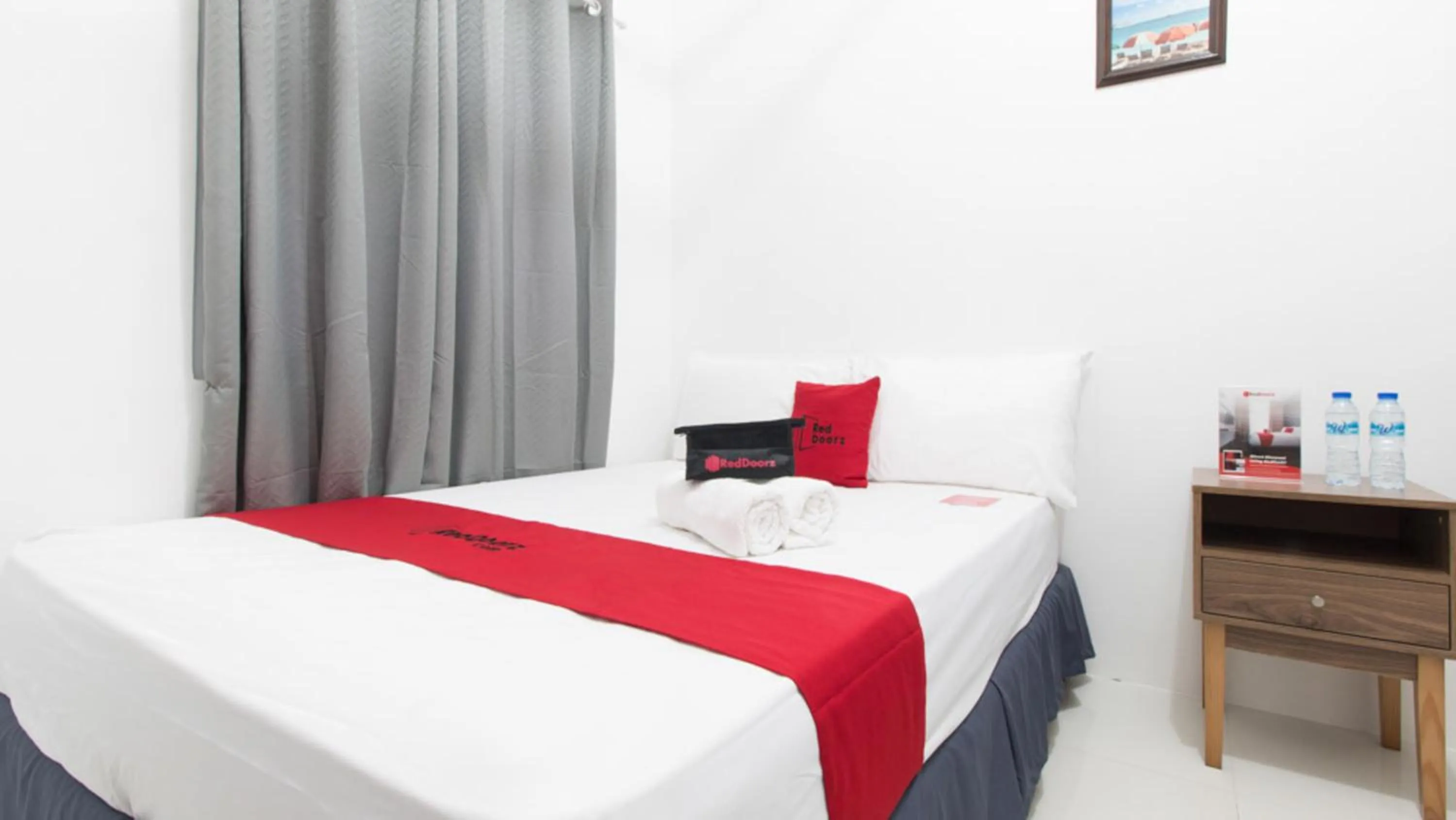 Photo of the whole room, Bed in RedDoorz near Liceo De Cagayan University Highschool