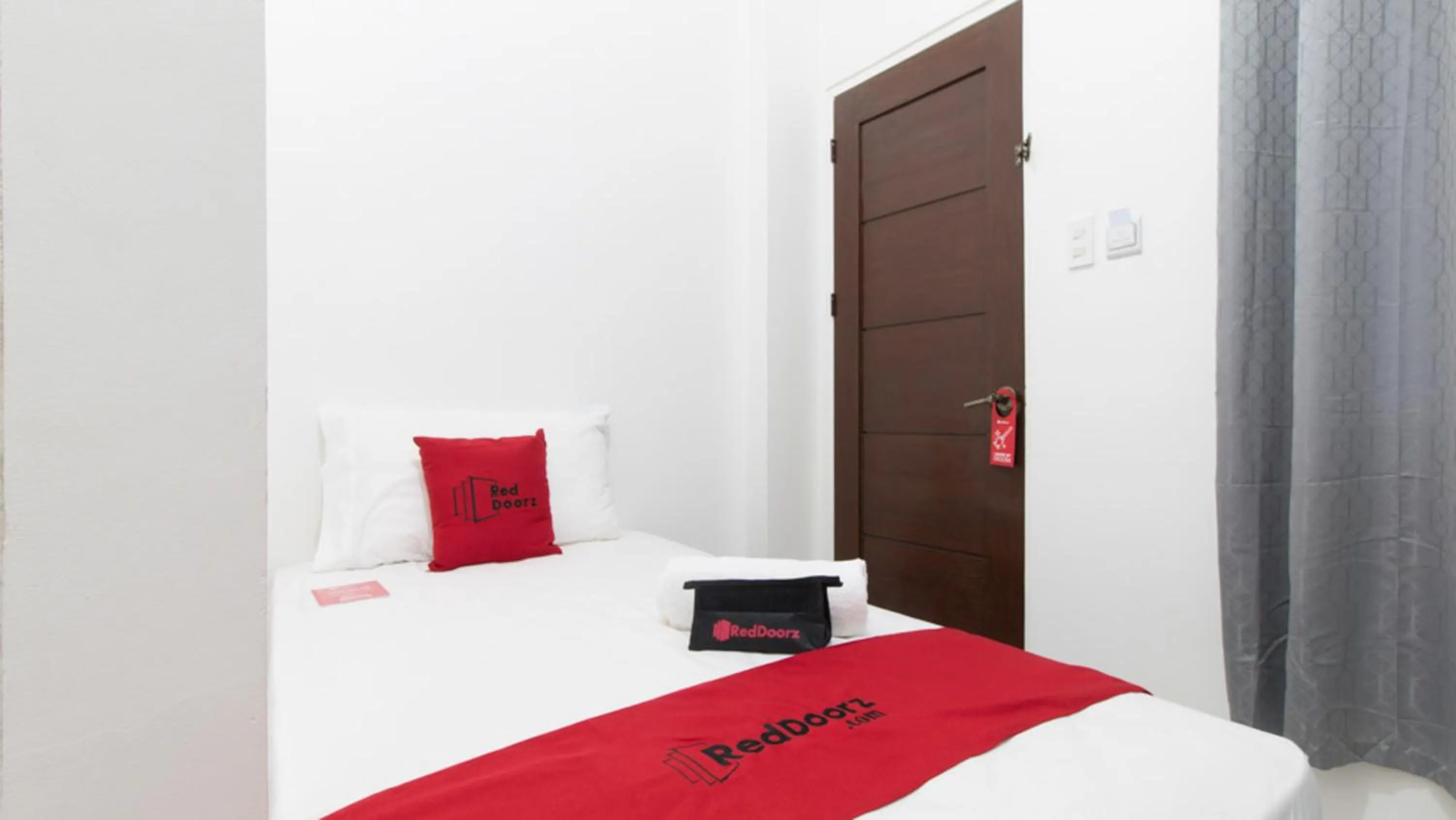 Photo of the whole room, Bed in RedDoorz near Liceo De Cagayan University Highschool