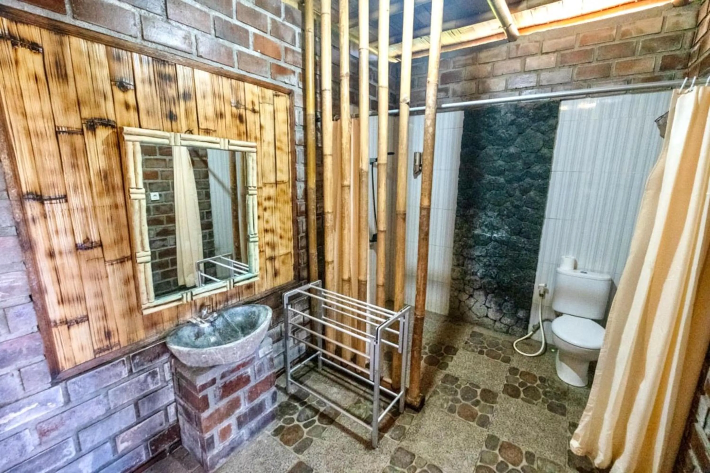 Toilet in Bamboo Mount Batur and Hot Spring