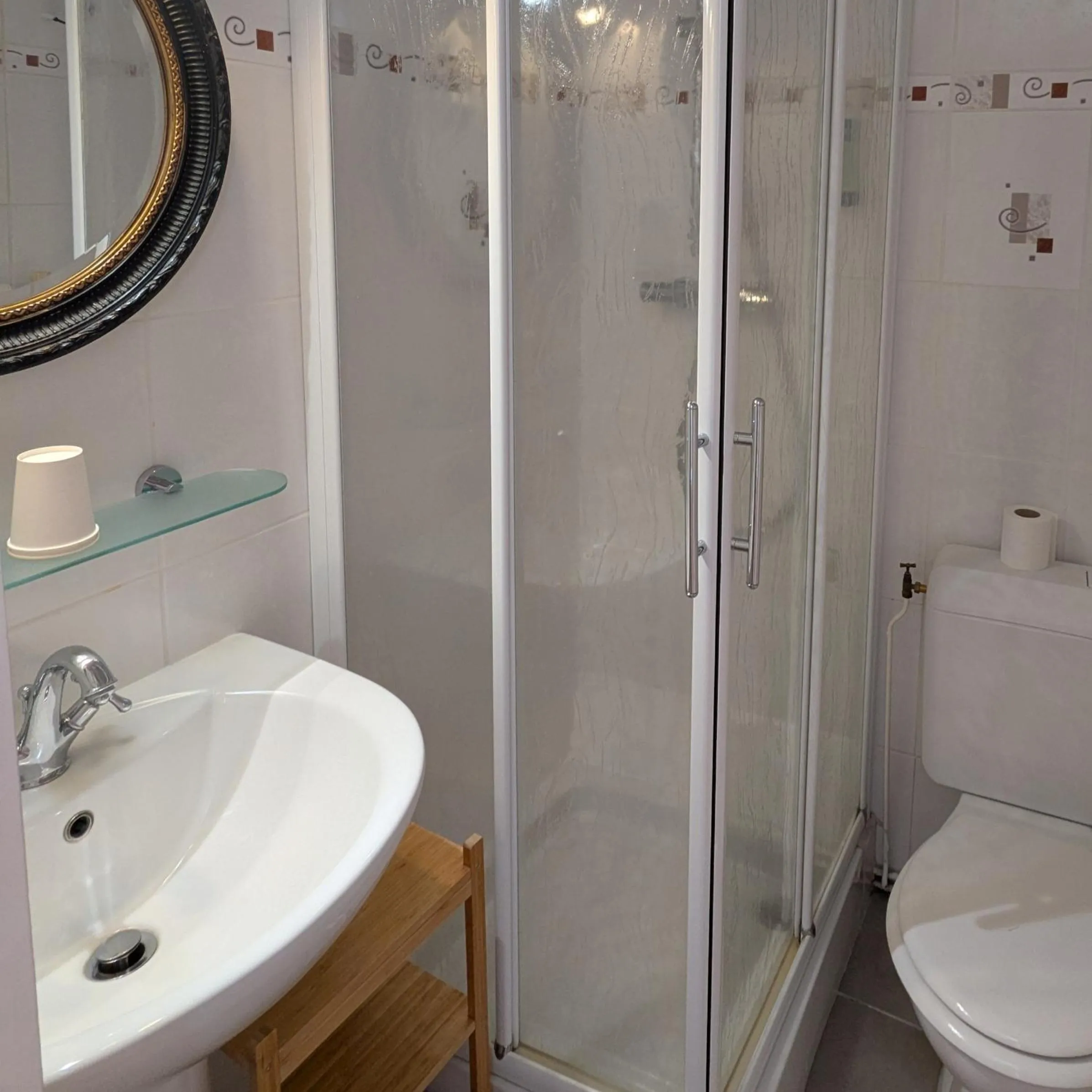 Bedroom in Logis Hôtel Regina