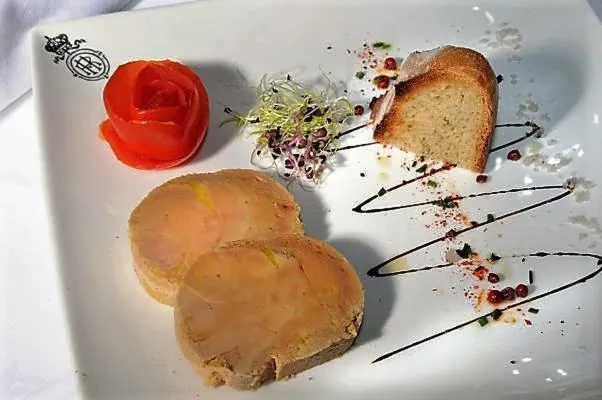 Restaurant/places to eat in Logis Hôtel Regina