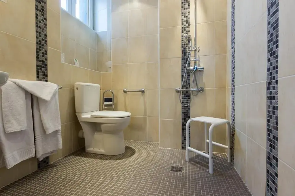 Family Suite in Logis Hôtel Regina Family Suite in Logis Hôtel Regina